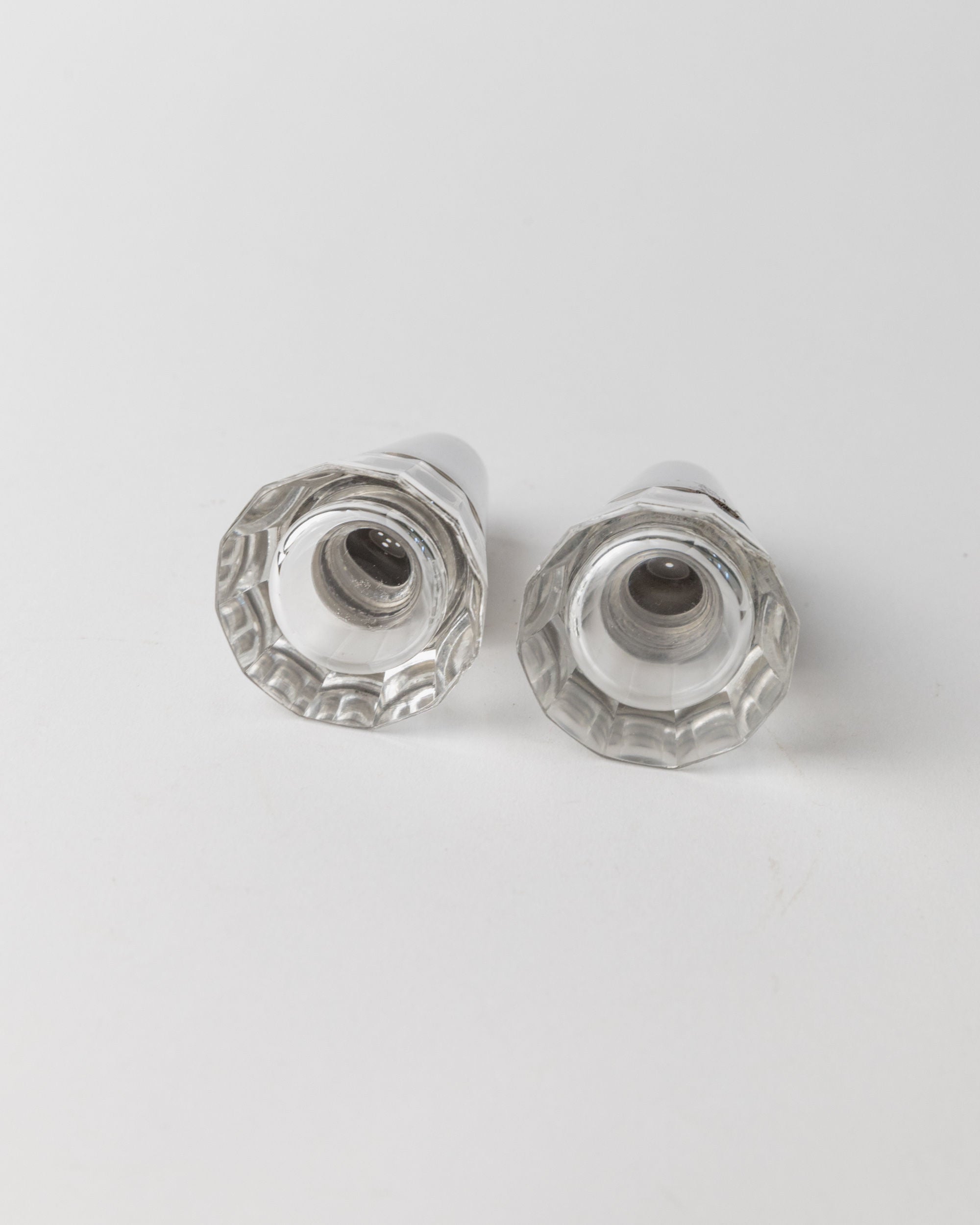 Lot de 2 salières et poivrières vintage en verre noir et blanc avec couvercle en acier inoxydable