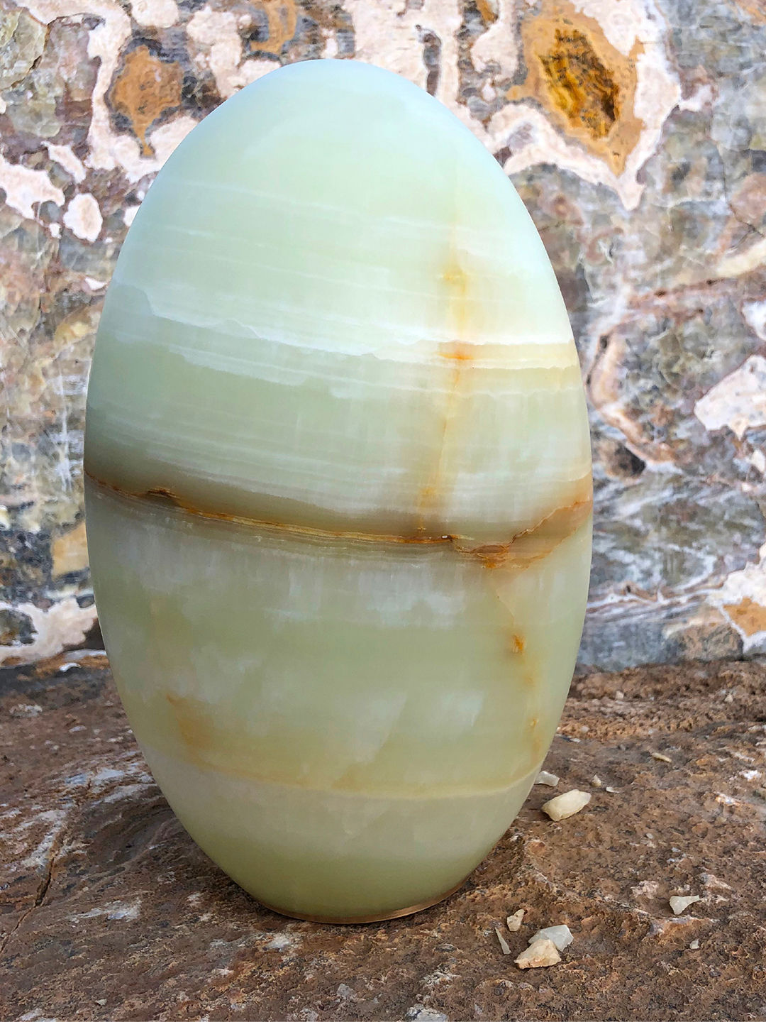 Rebirth' Table Lamp by Giulia Archimede — close-up of alabaster surface