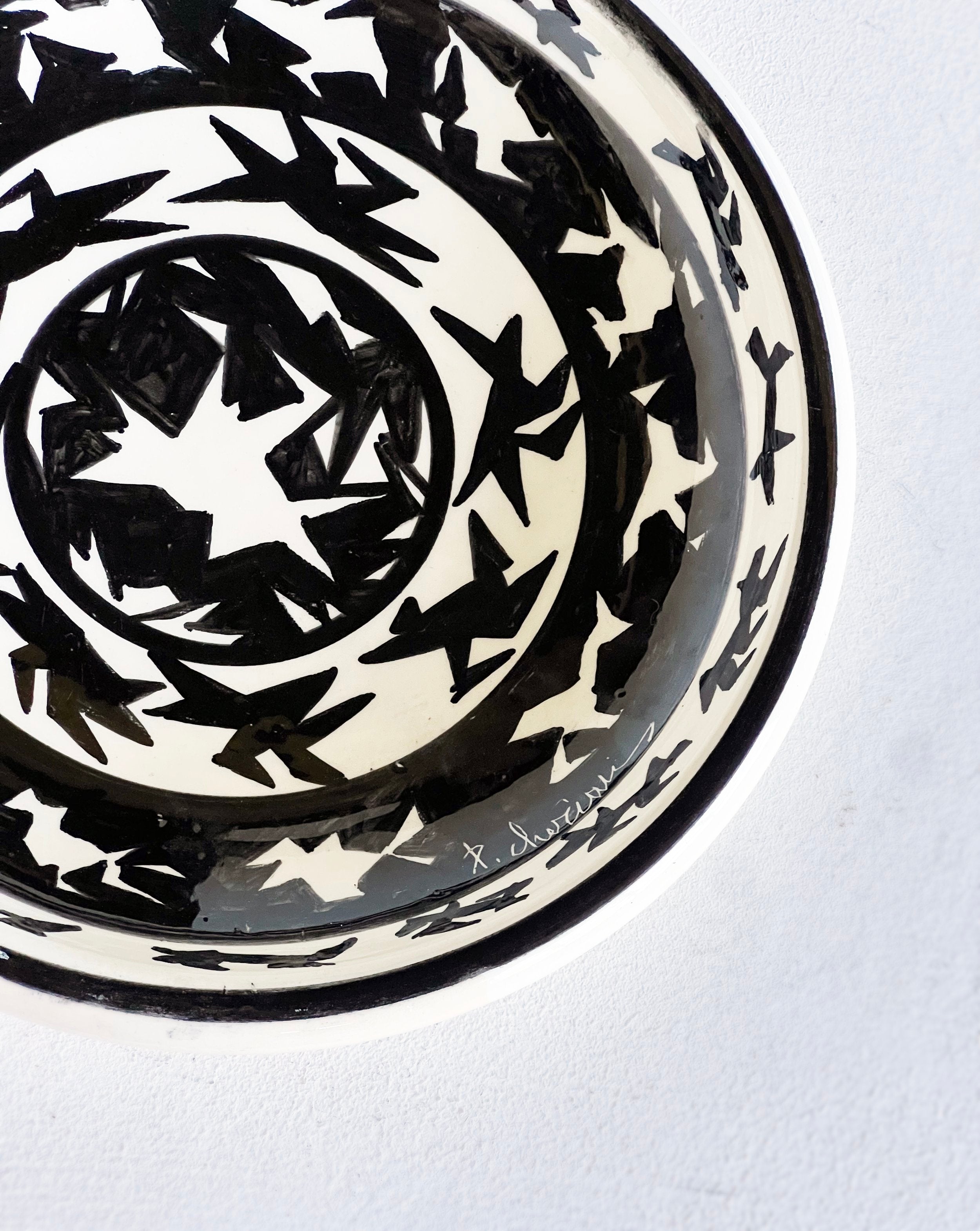 Monochrome Artist Plate — close-up