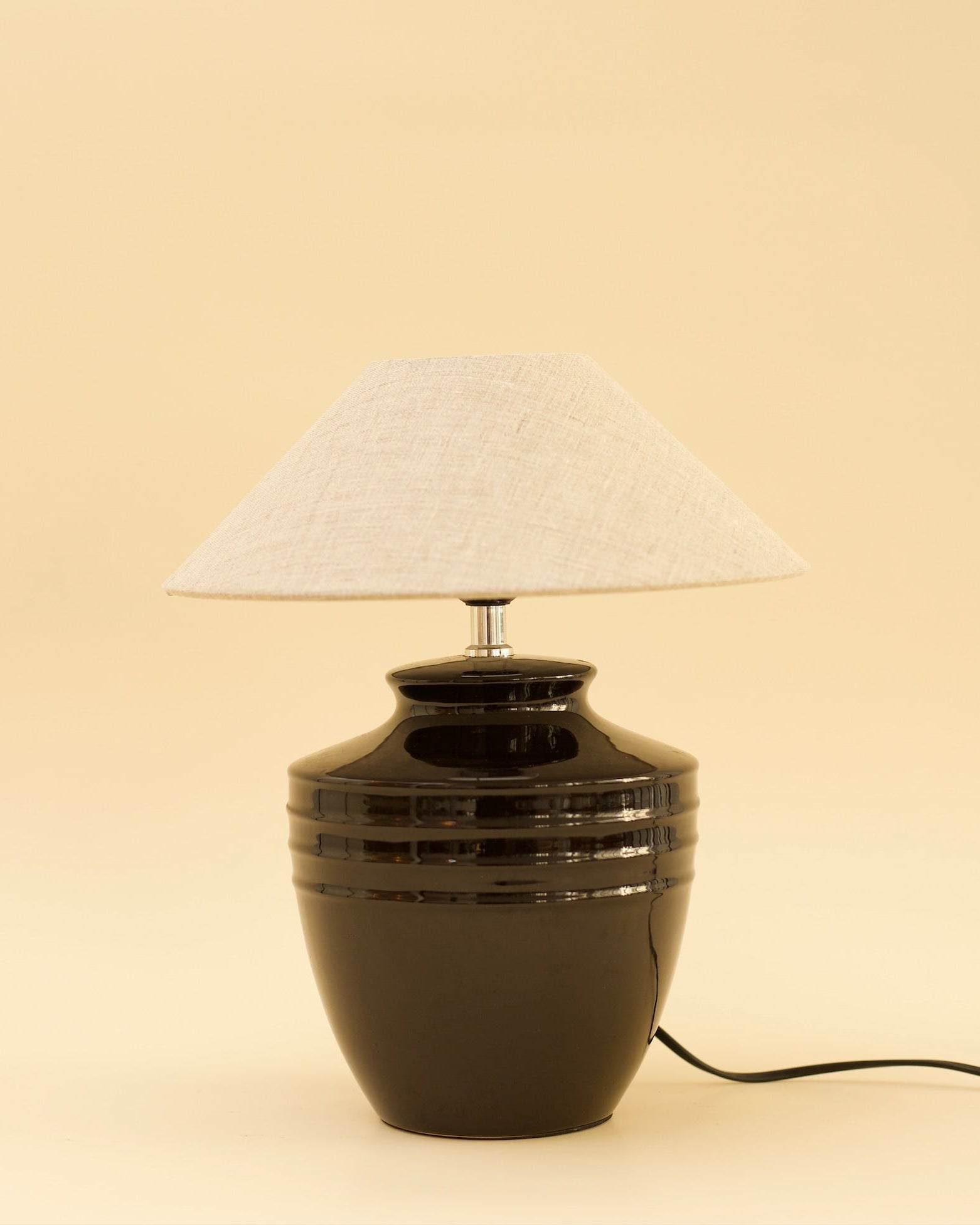 ELME Table Lamp by SÒLER | The Oblist — black ceramic, linen shade