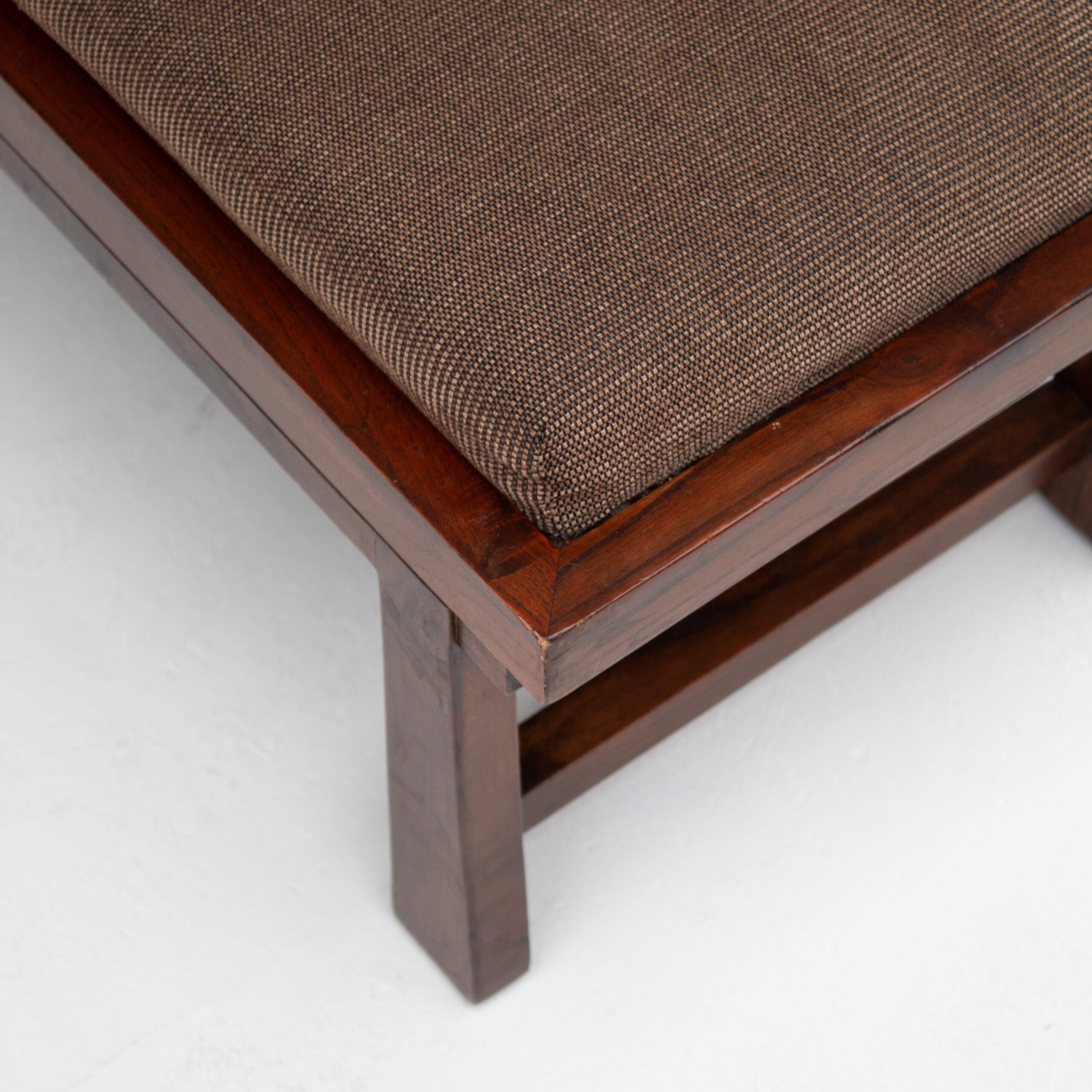 Rustique Bench in Wood with Cushion — close-up of wooden frame and brown cushion