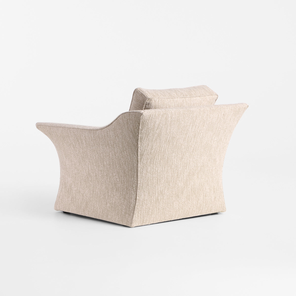 Perícia Lounge Chair — alternate view
