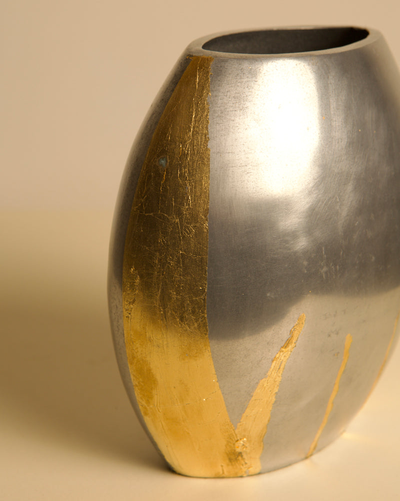 Italian Vase in Cast Aluminum with Gilding from the 80s — close-up of gilded detail on metallic surface