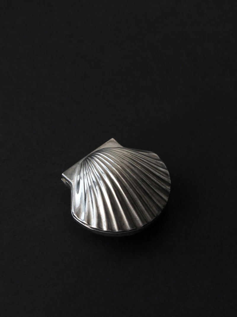 Silver plated shell-shaped pill box with ribbed surface design