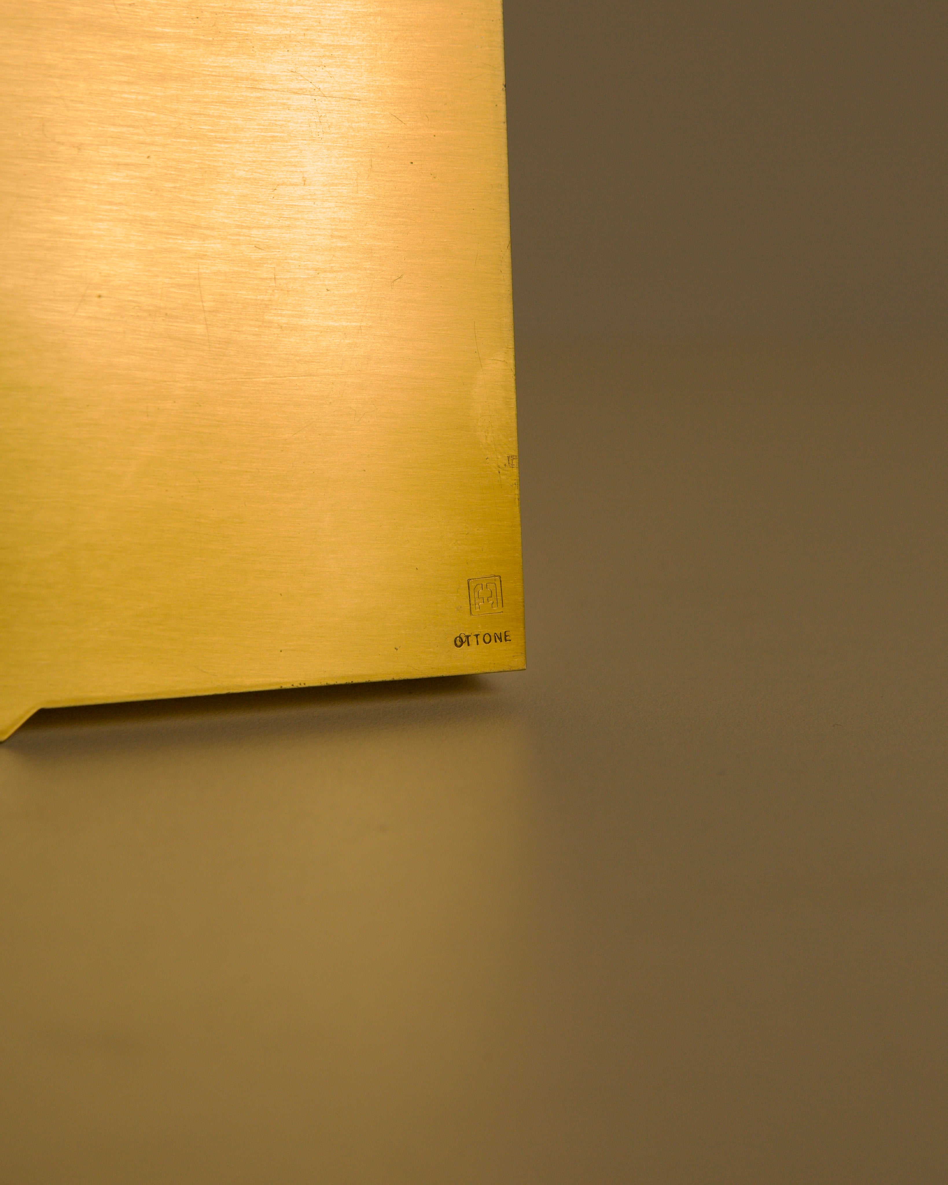 Italian 60s brass and wood rectangular box — close-up of brass detail