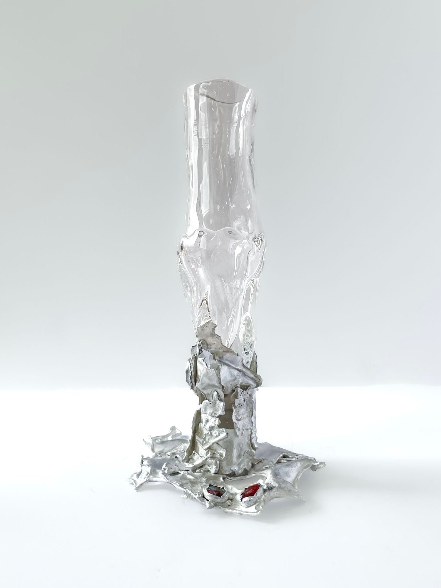 Jewelled Goblet no. 7 x Lindsey Fontijn — close-up of clear glass with silver base