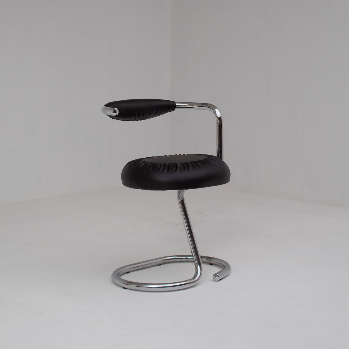 Set of 6 Cobra Chairs by Giotto Stoppino — alternate view