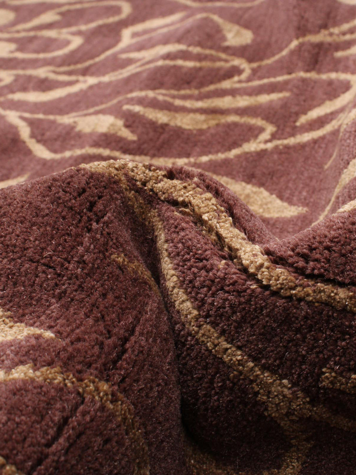 Tibetan Rug in Leaf 249 x 305 cm — close-up of textured wool fibers