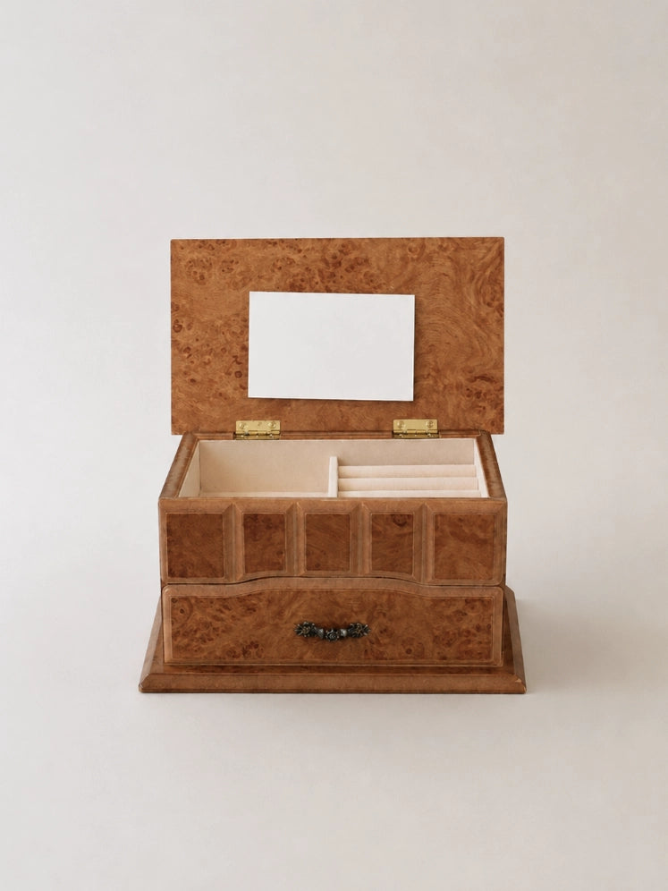 Vintage Box in Walnut - 1960s French Collection — detail view