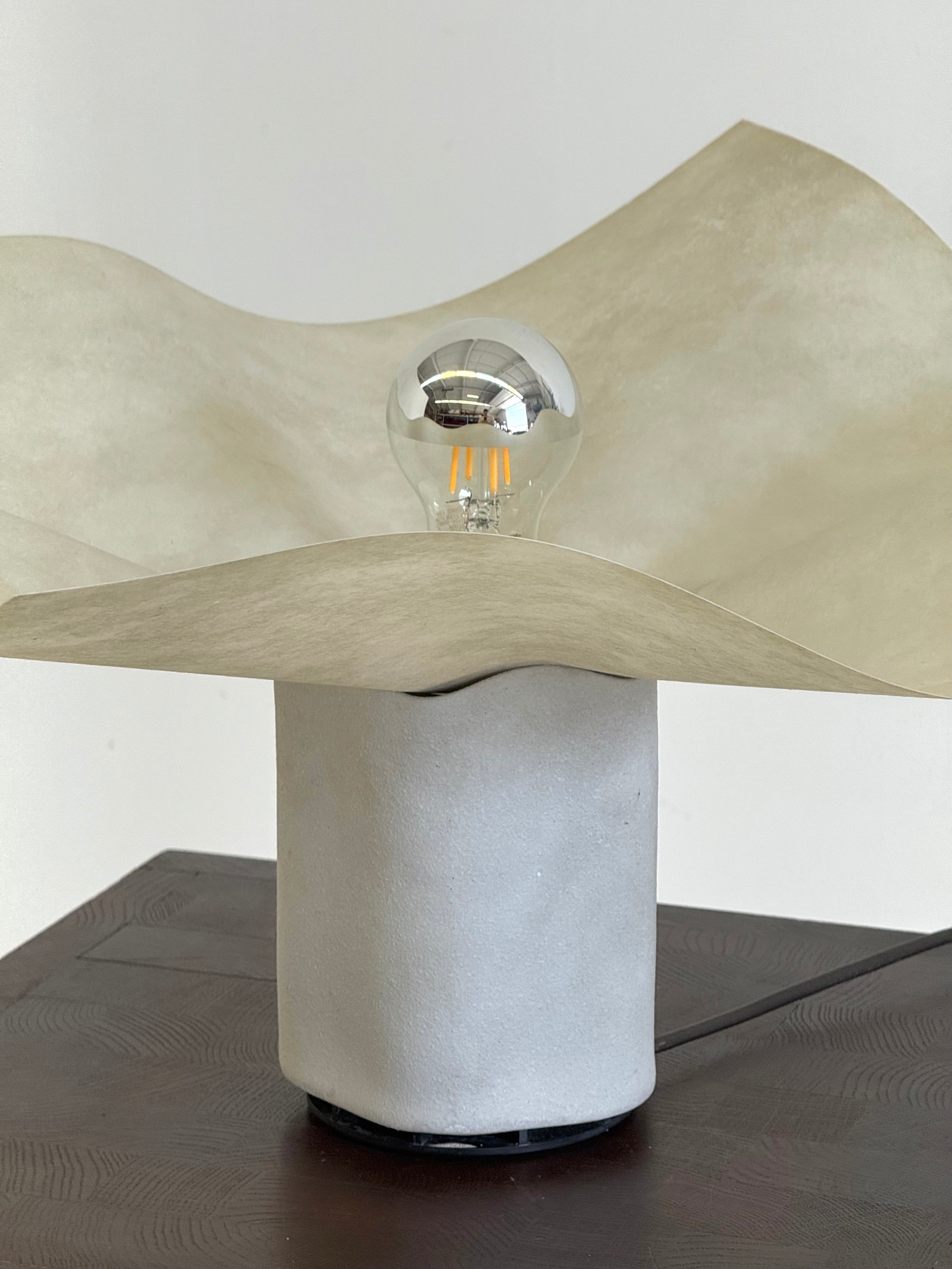 Area table lamp by Mario Bellini for Artemide — detail view