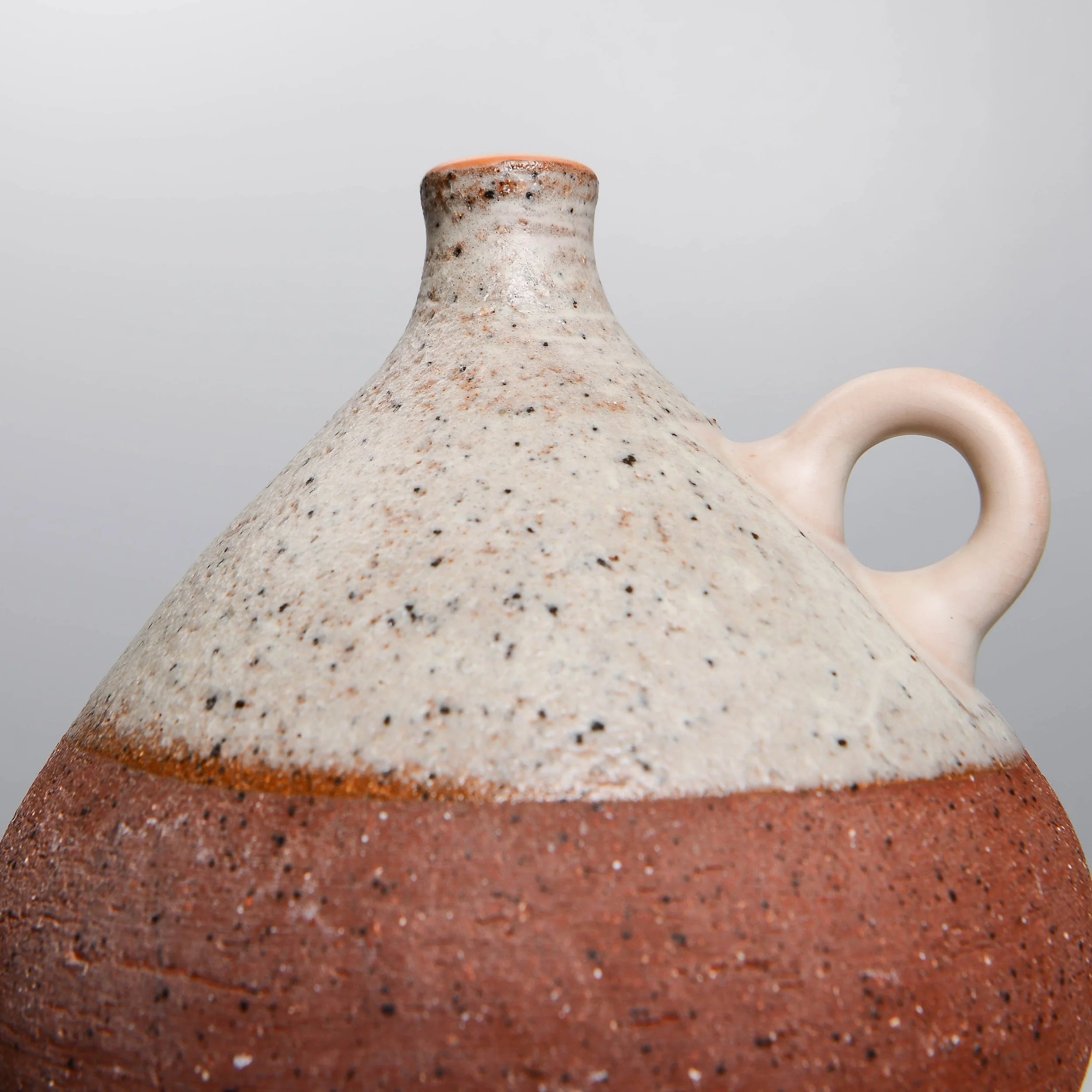 Large ceramic vase, by Thomas Hellström for Nittsjö (1960-1970) — close-up