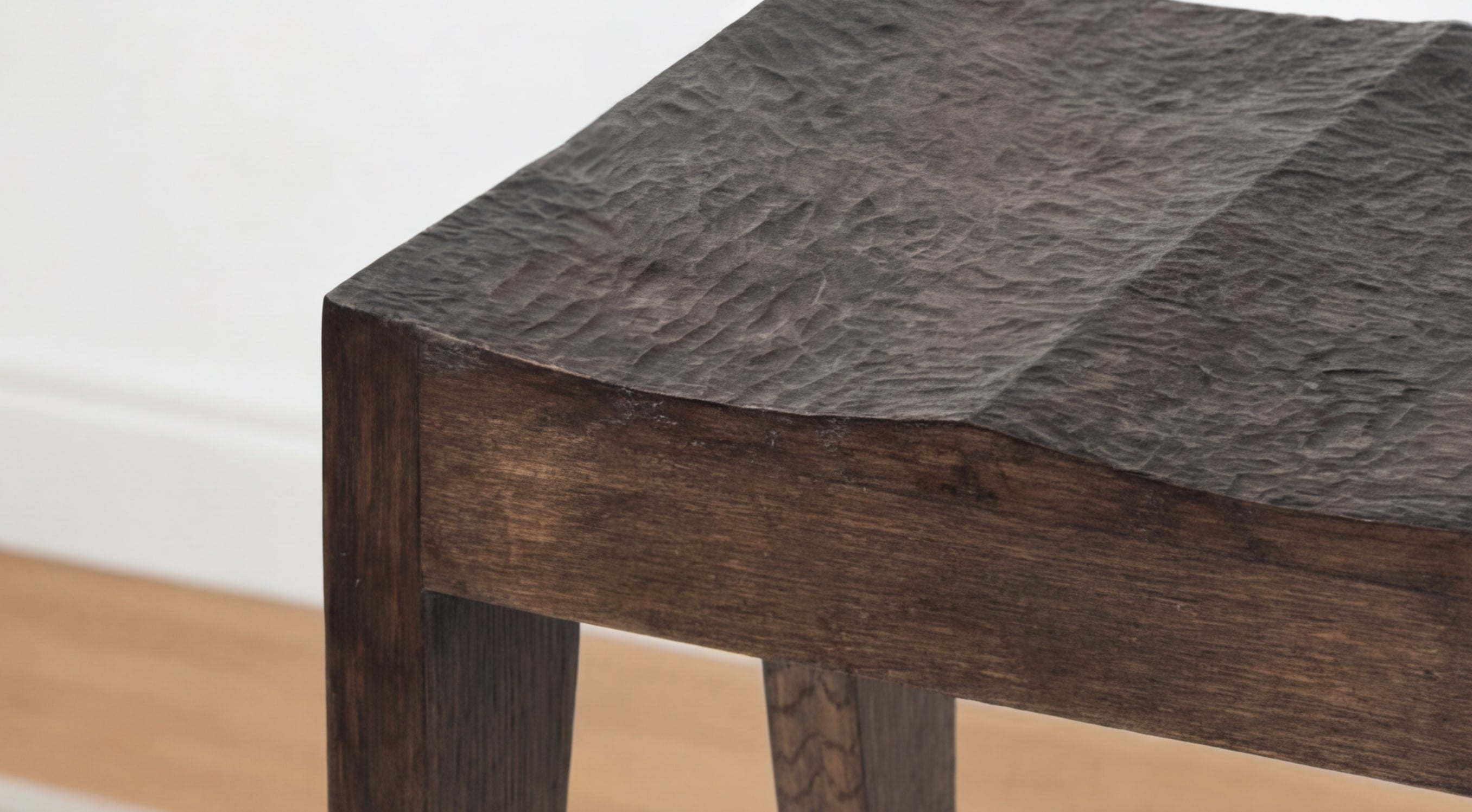 Stool "Onde" — lifestyle setting