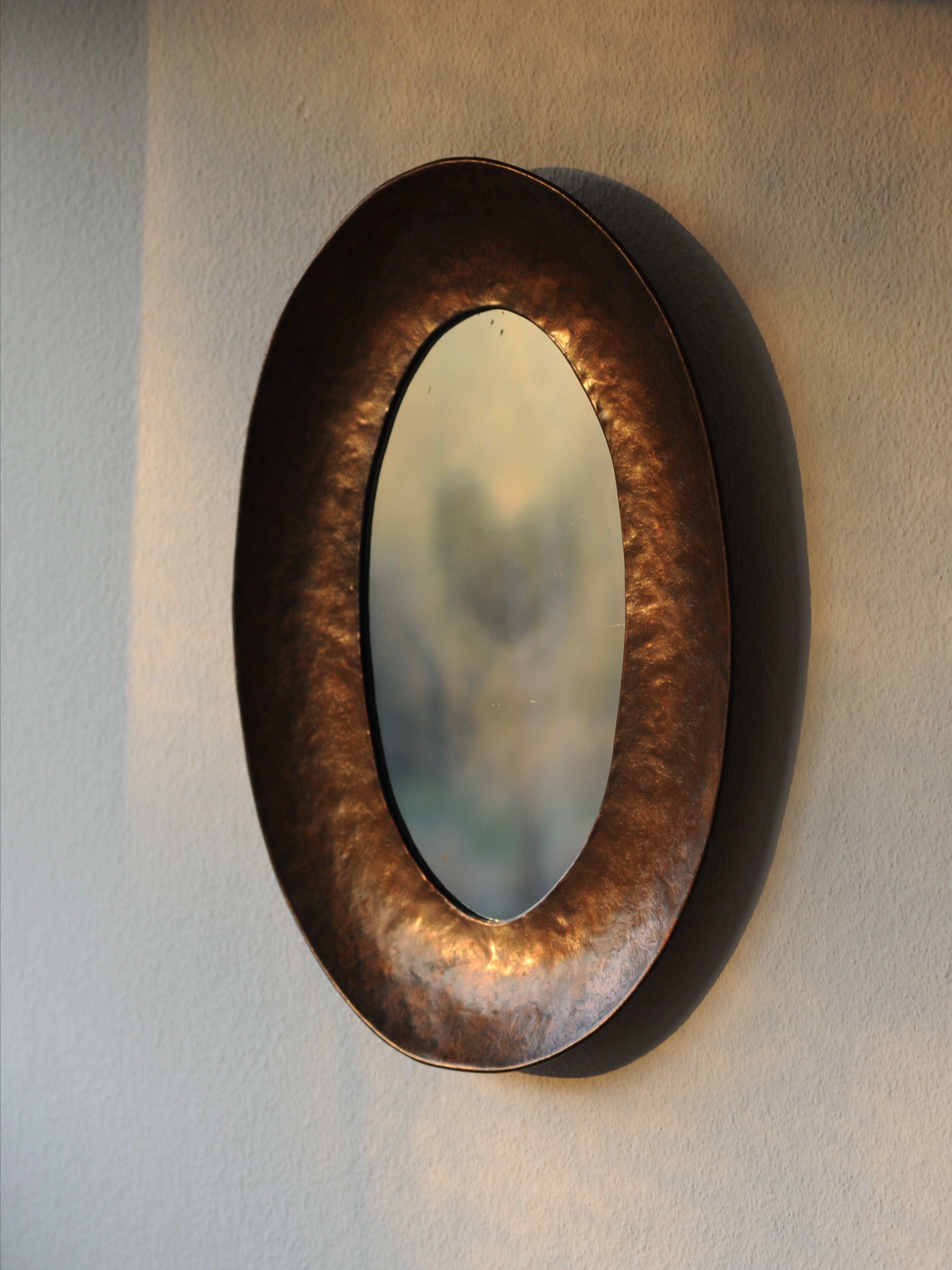 Angelo Bragalini Hammered Wall Mirror In Copper, Italy 1960 — detail view