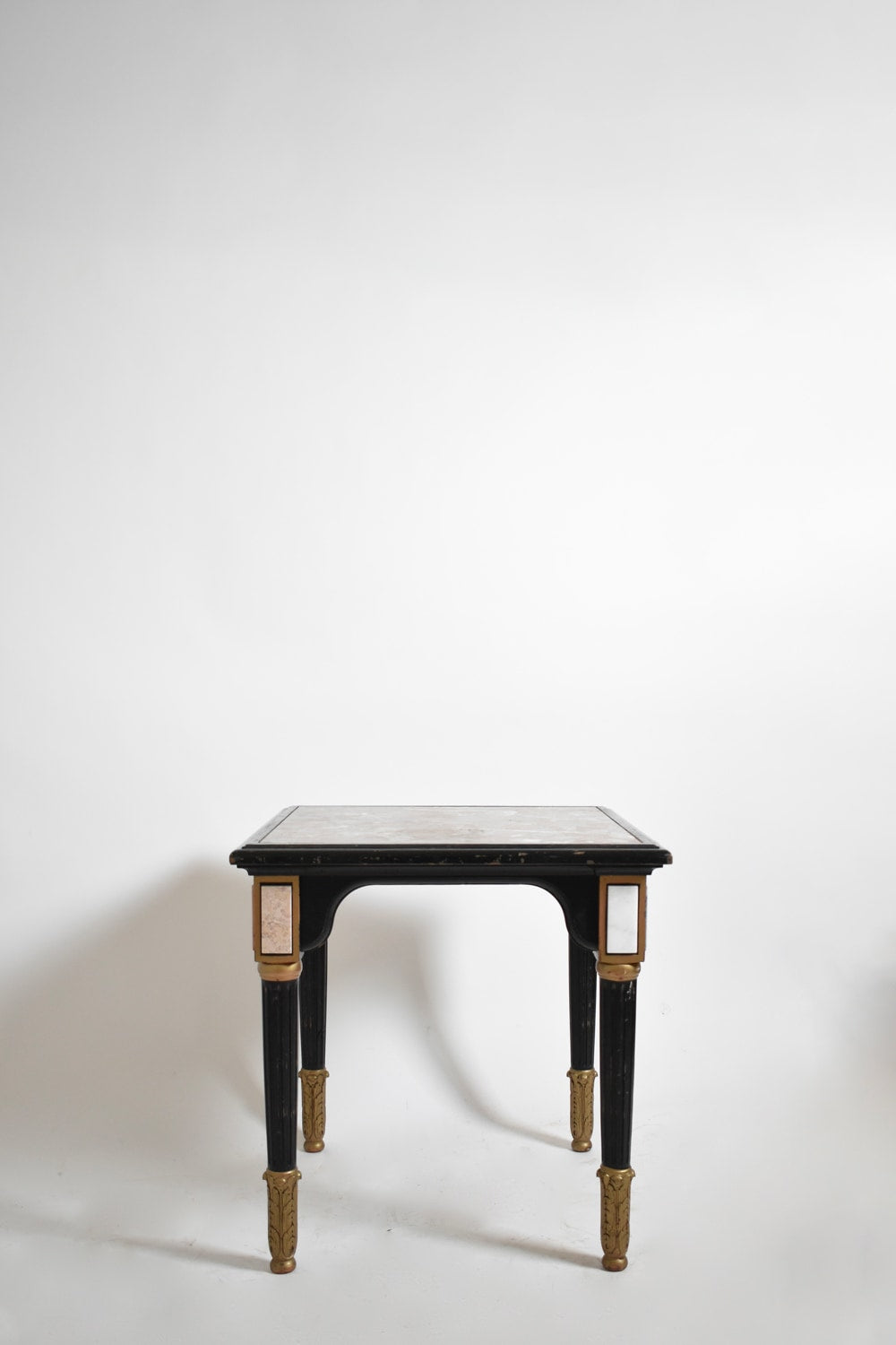 Louis XVI style ebonised pedestal table, 1930s. — close-up