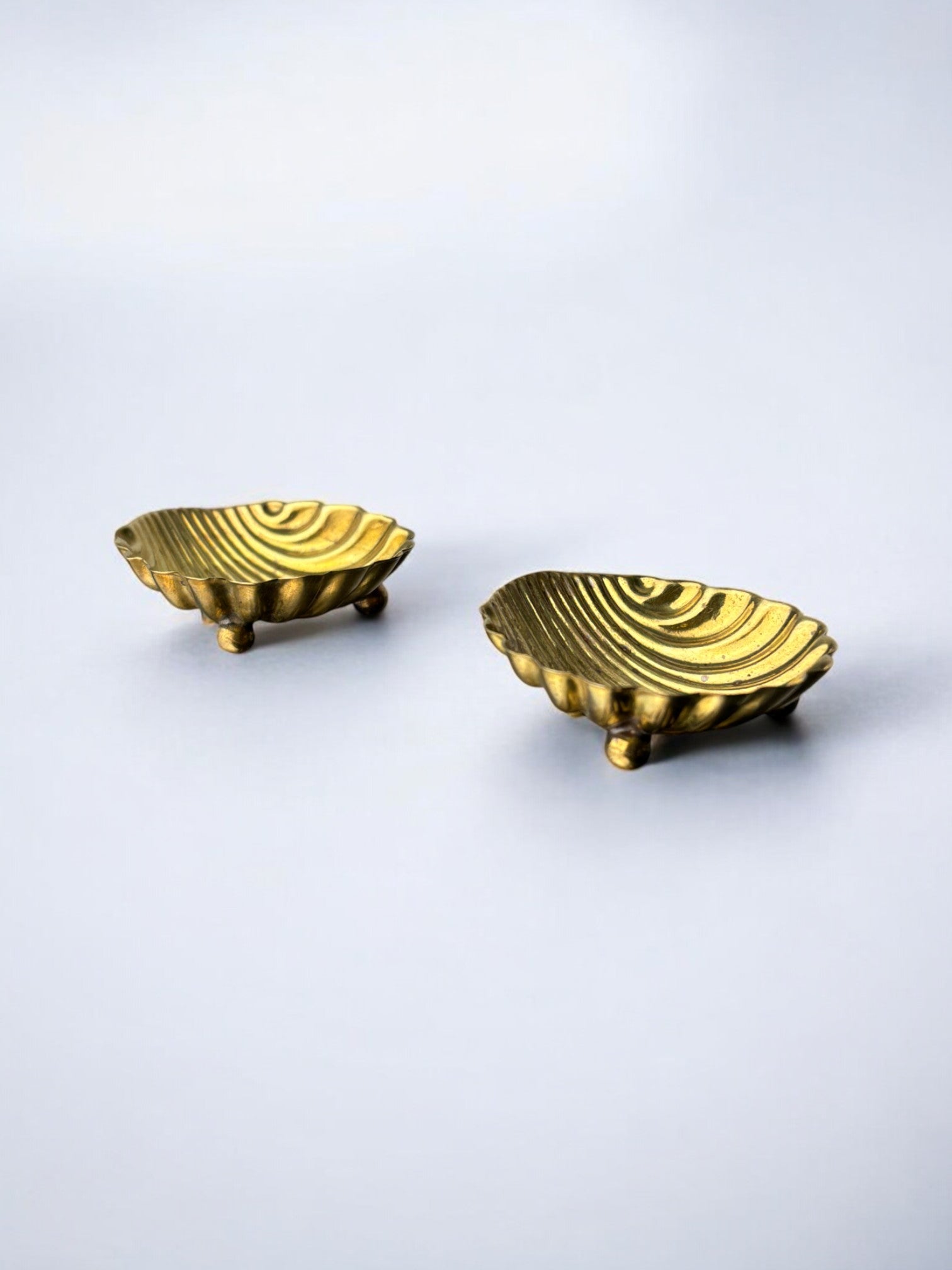 Shell shaped Salt & Pepper in Brass, Italy, 1970's — side angle showing textured brass surface