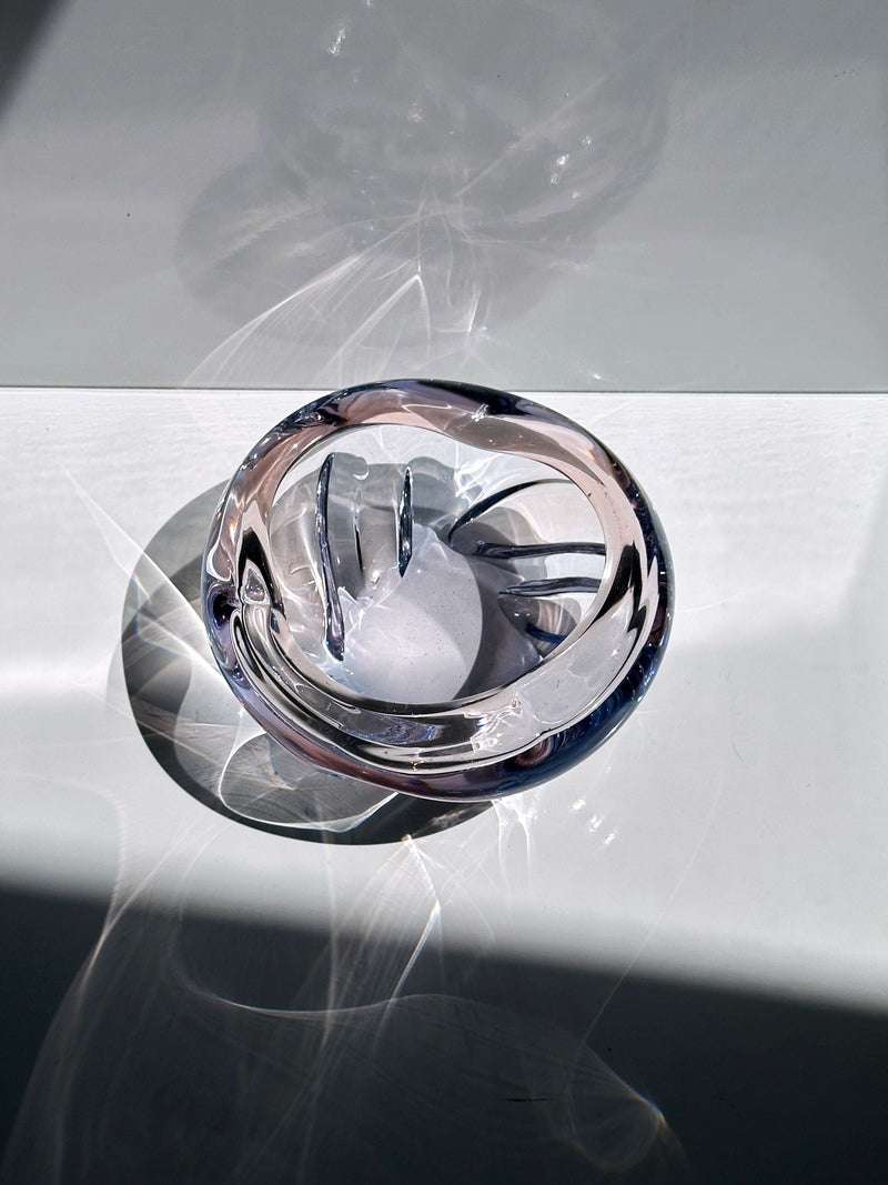 Crystal vide-poche bowl by Jaroslav Beranek showing light refraction