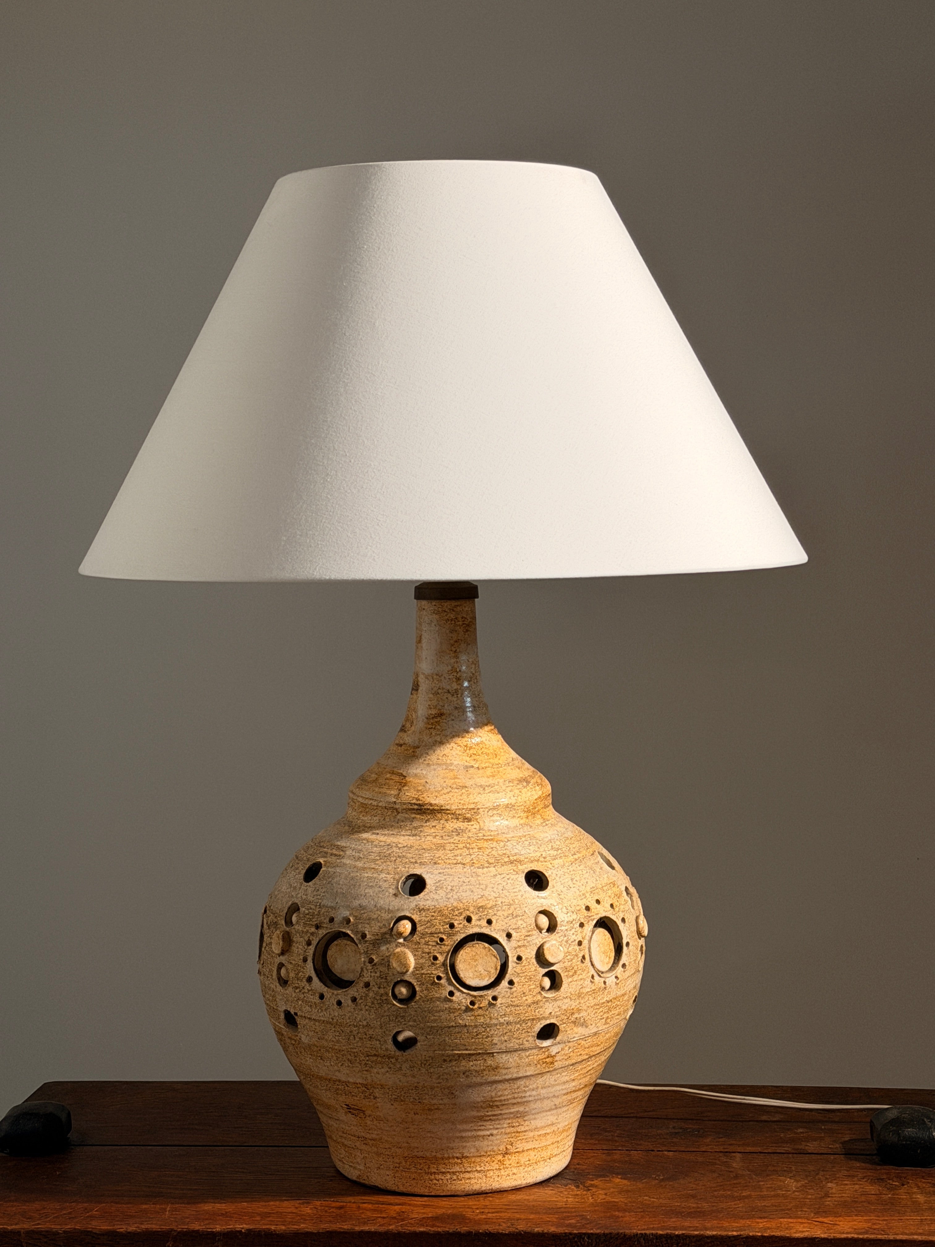 Large ceramic table lamp by Georges Pelletier, circa 1960 — close-up