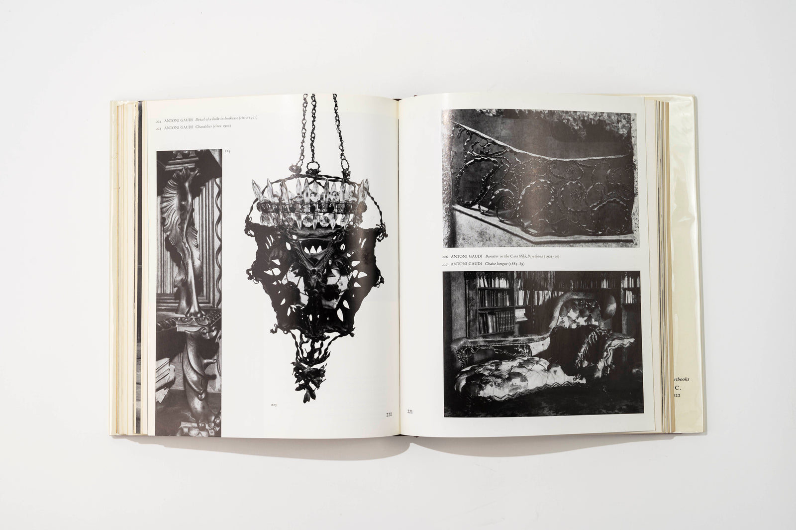 Art Nouveau, Robert Schmutzler, 1962 Interiors Art Book — side angle