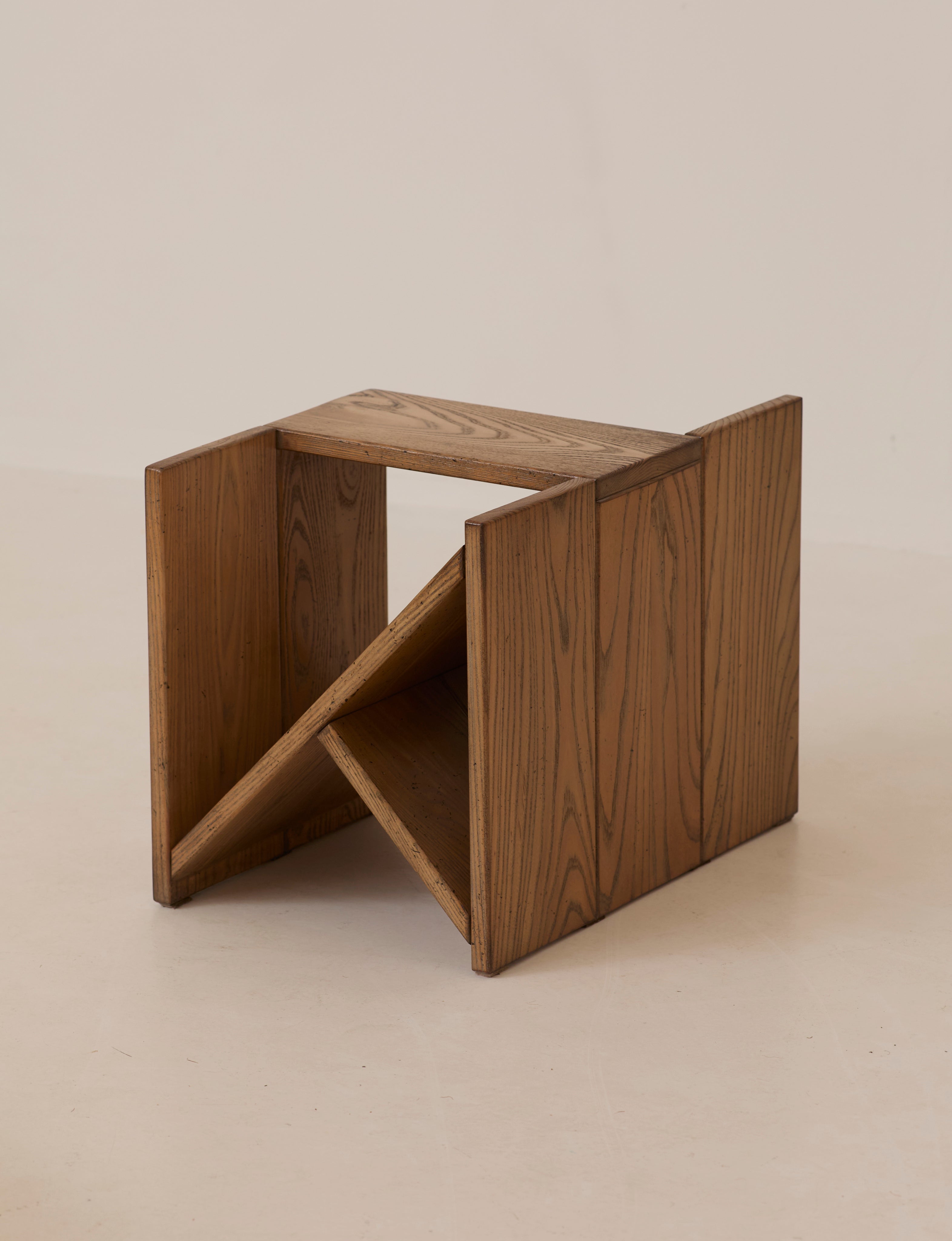 Table d'appoint vintage / Porte-revues en bois d'orme par Alain Ladroit pour Maison Regain vers 1980