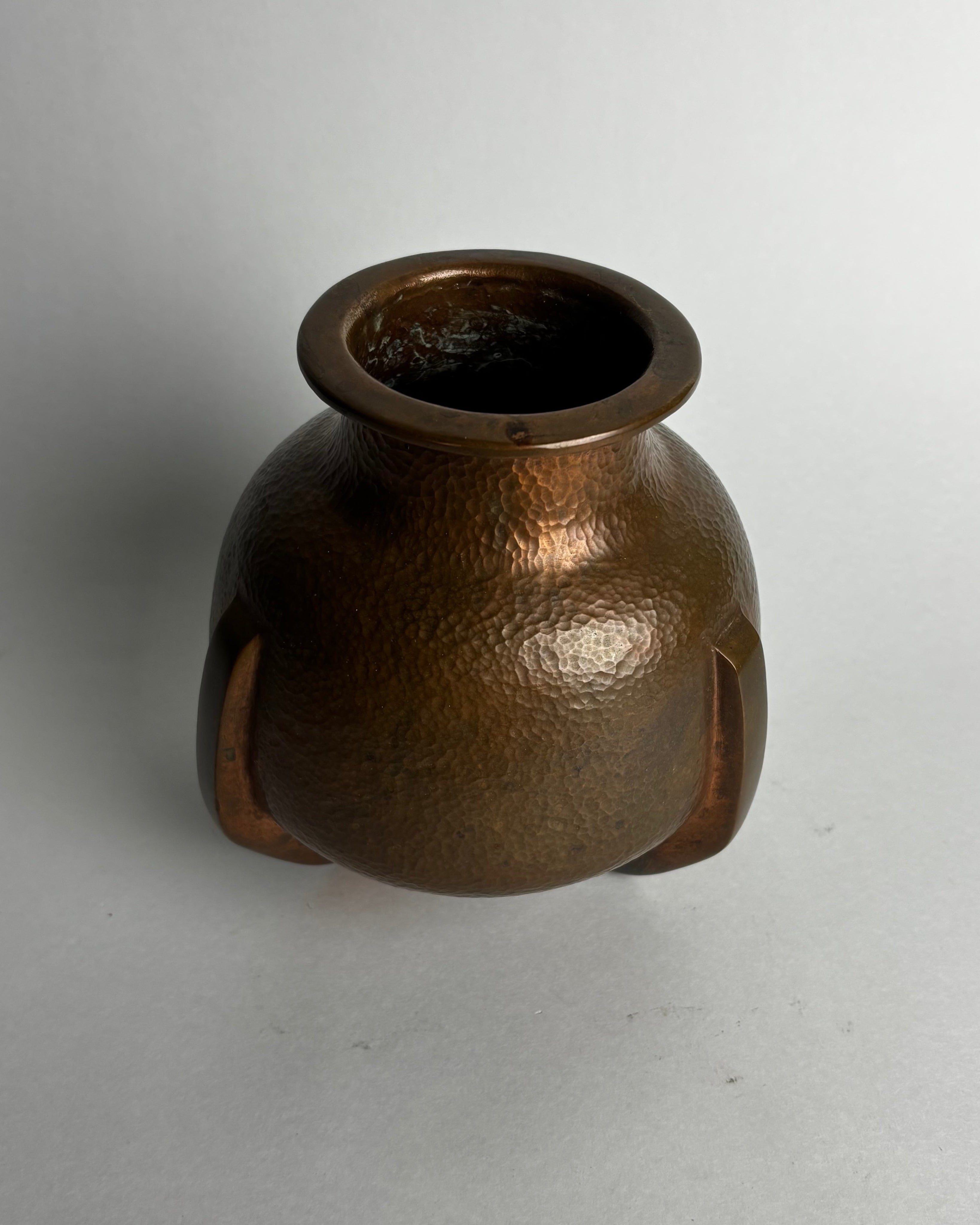 Vintage Vase in Copper - Arts Collection — side angle