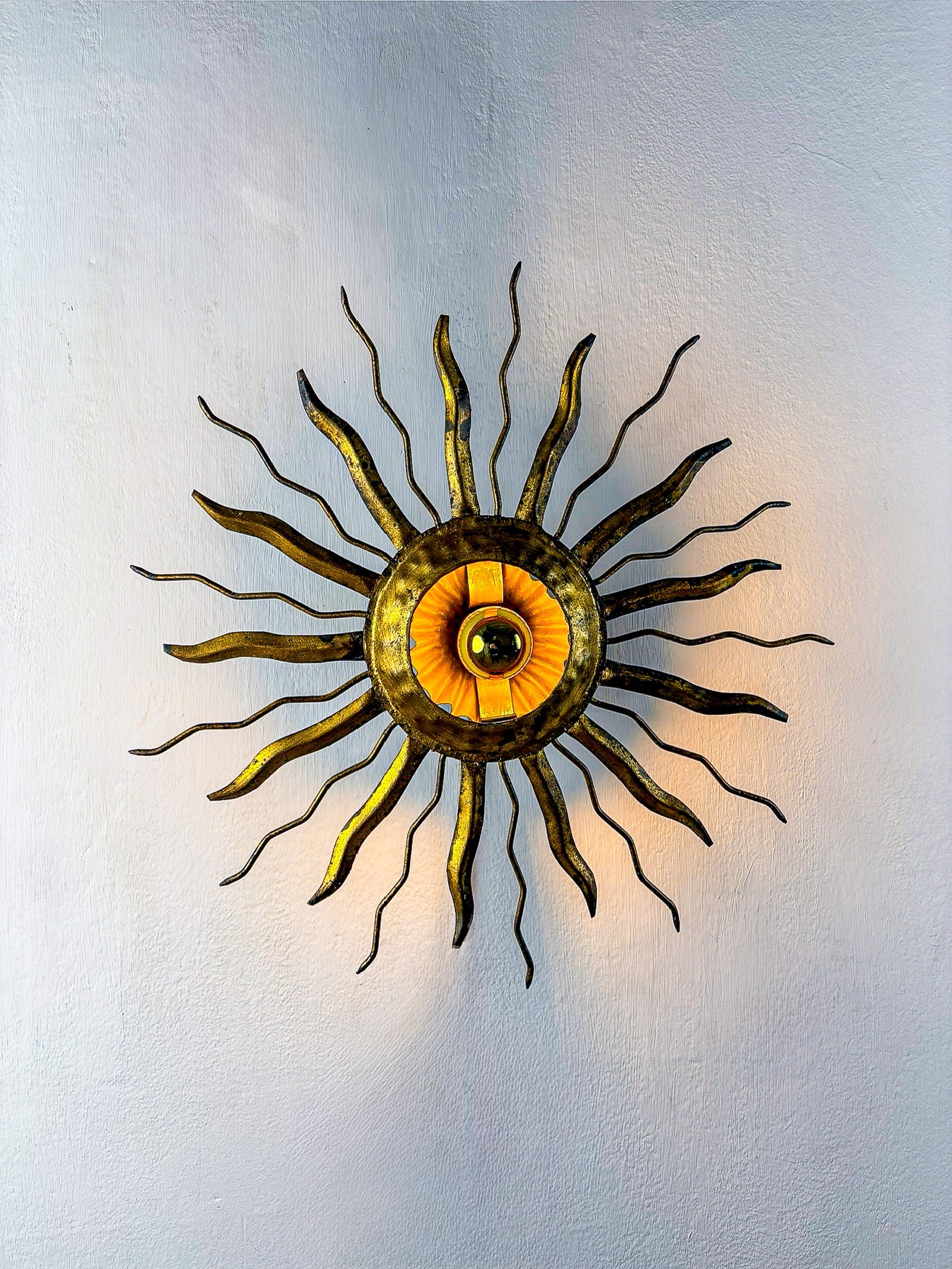 Brutalist Sunburst Ceiling Light – Gilt Iron Rays & Exposed Bulb, France, 1960s — detail view