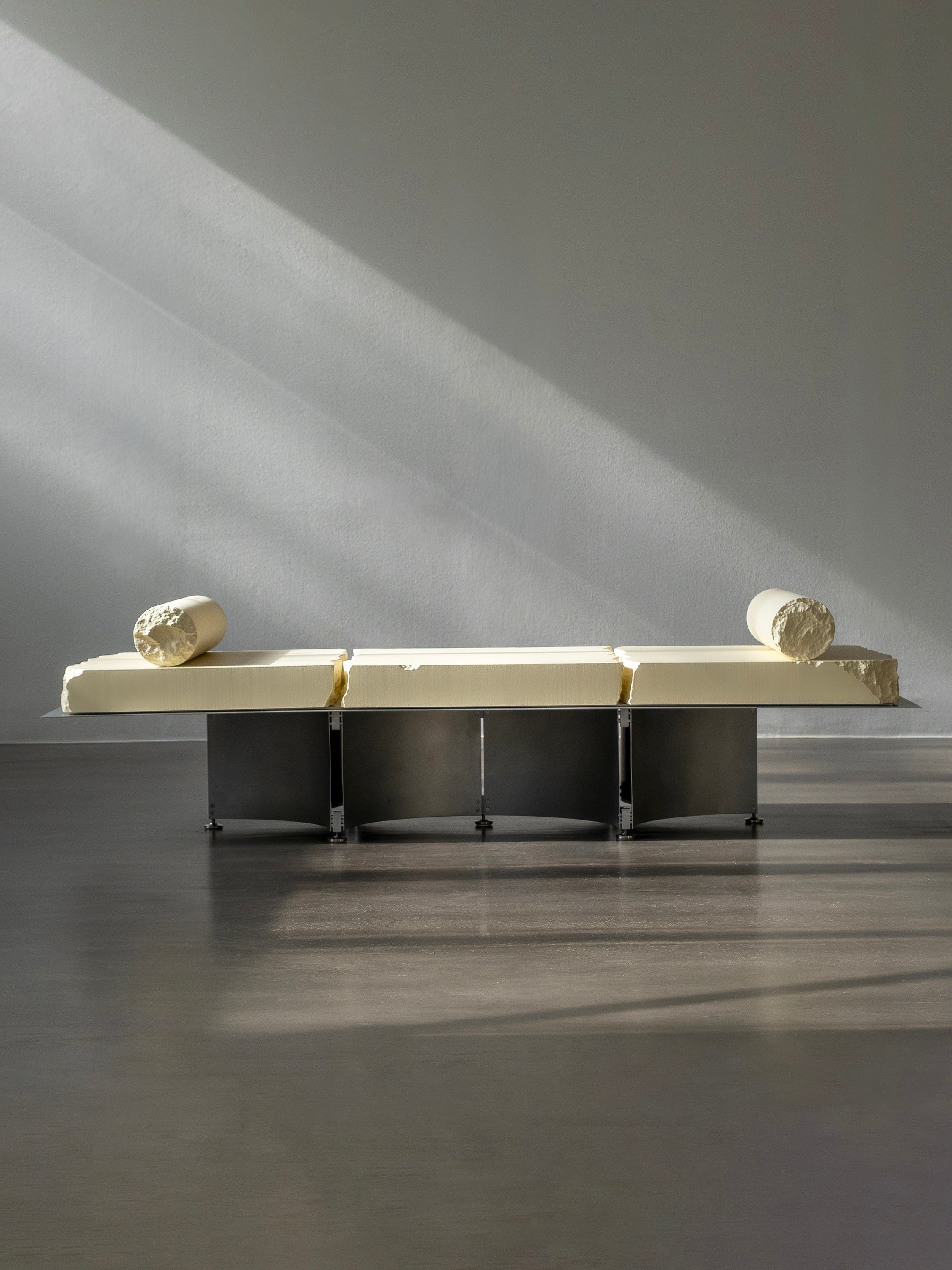 Radius – Aluminium and Foam Daybed — detail view