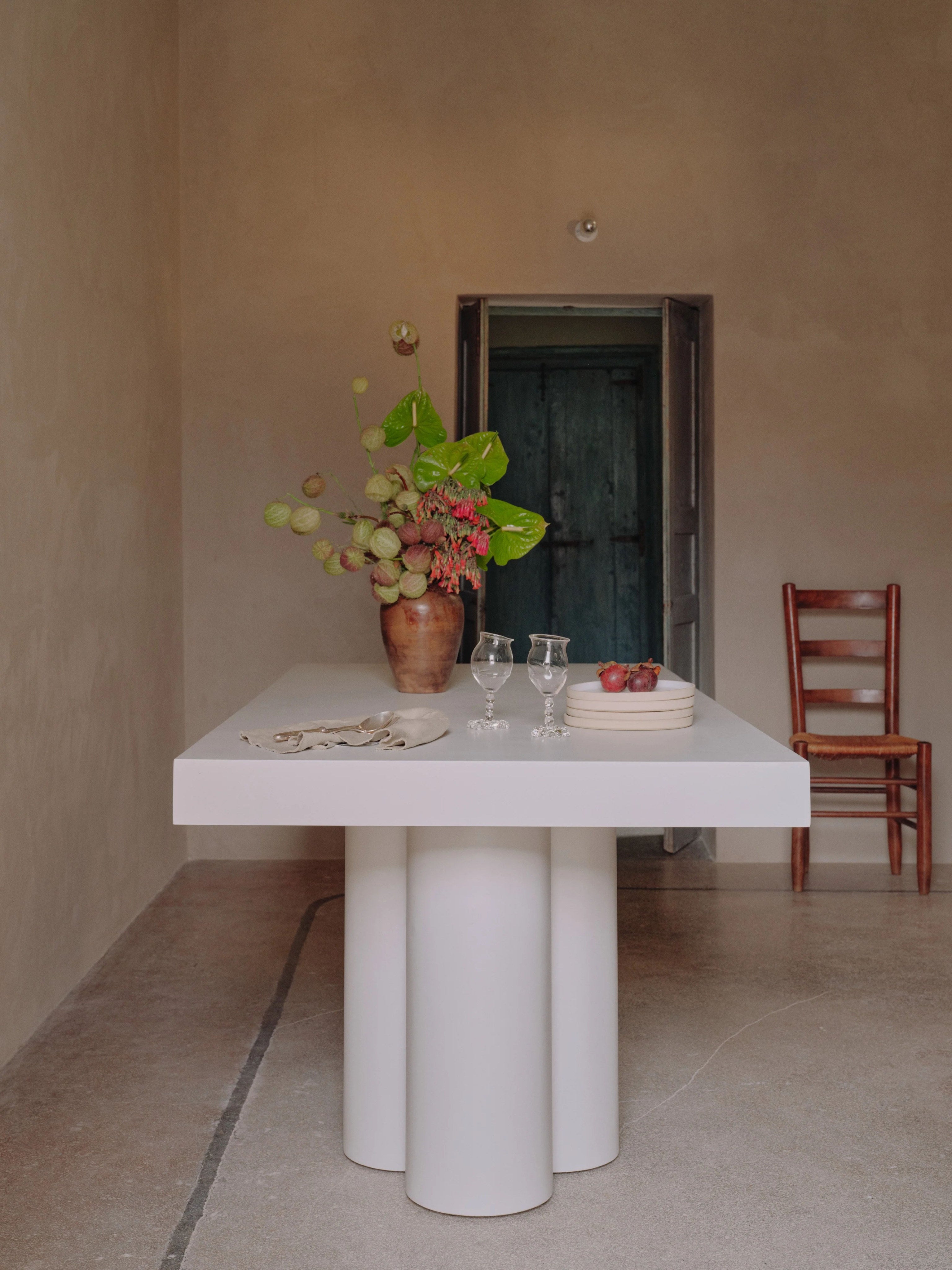 "Bellini" Dining Table — detail view