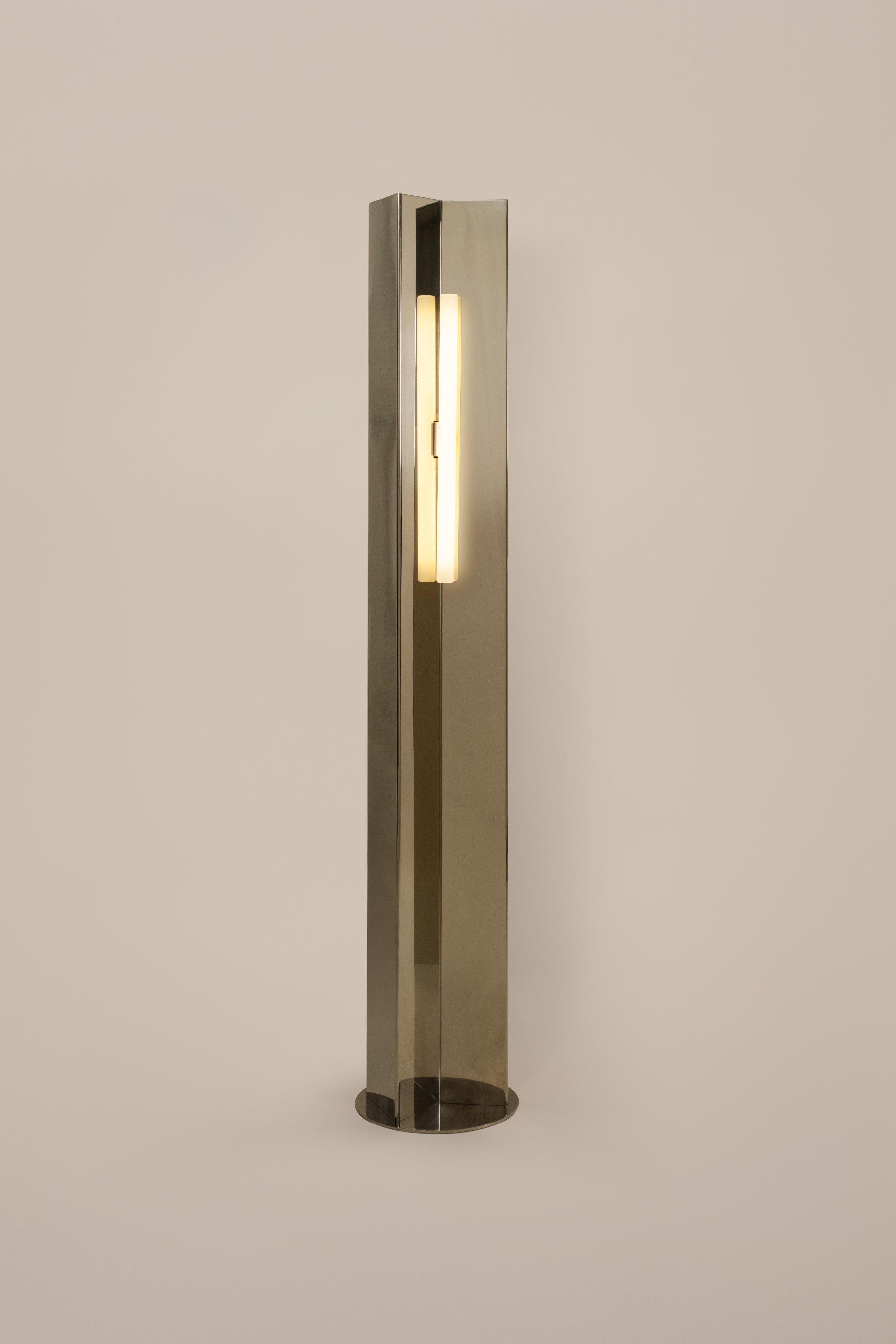 'Arrow 158' Floor Lamp — close-up