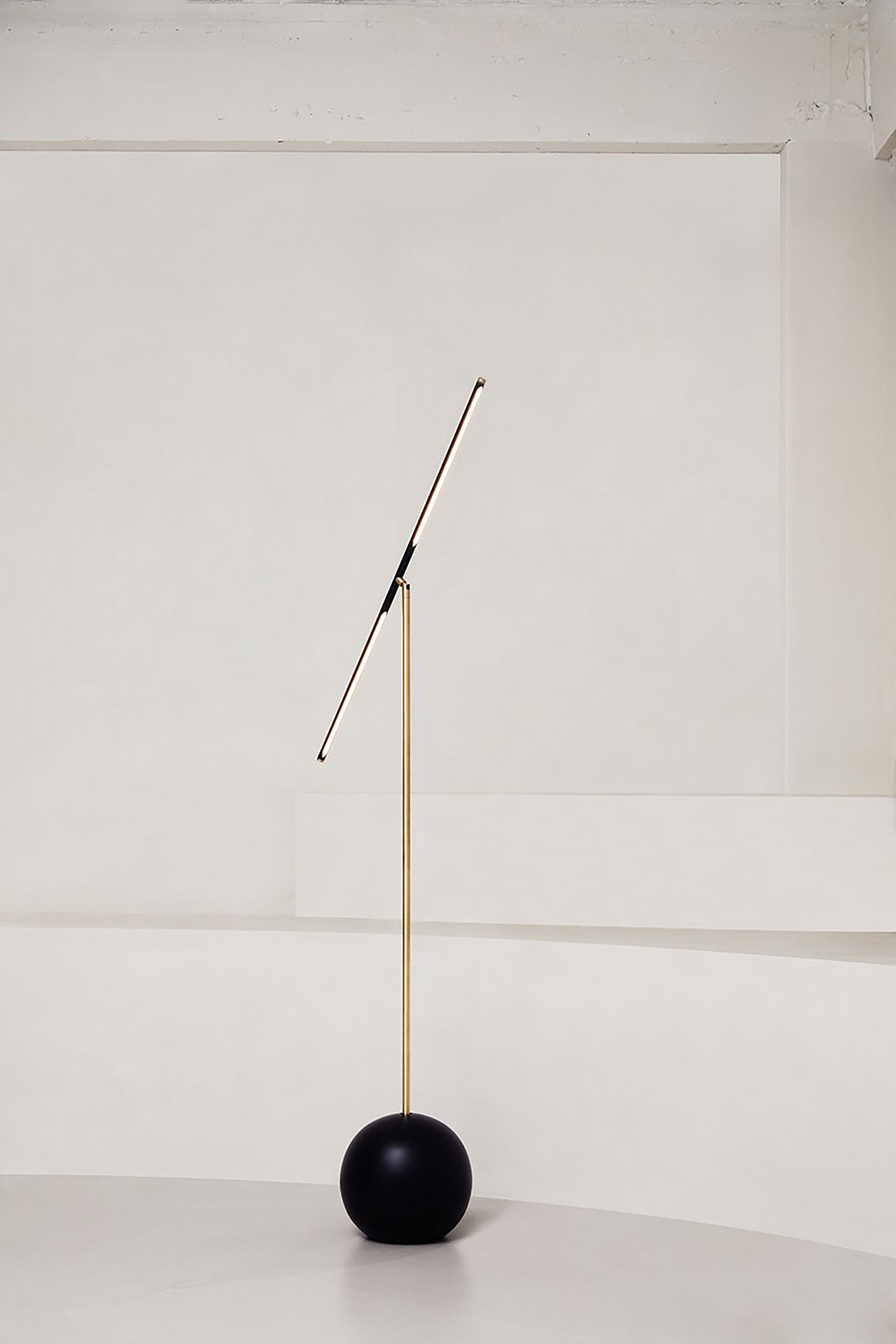 Lampe de sol 'T- Lamp'