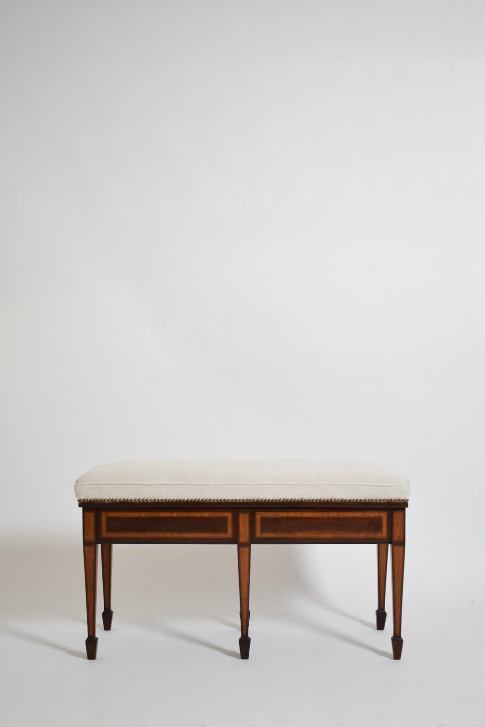 Six legs marquetry bench, XIXth c. — close-up