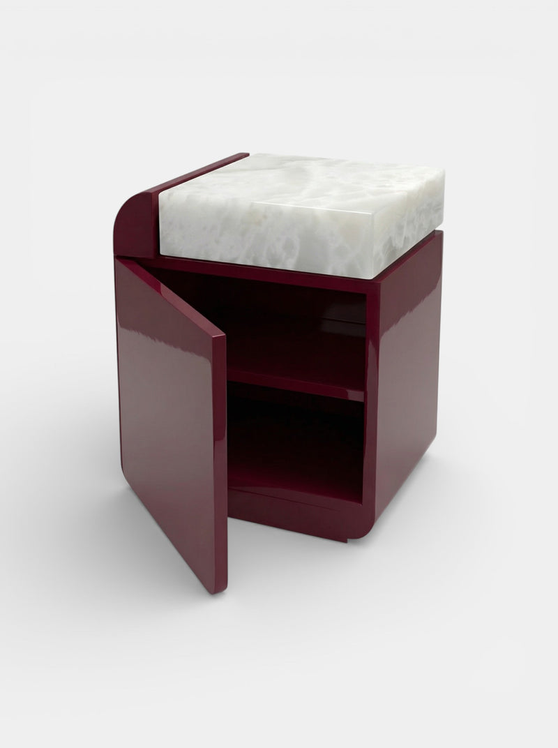 Amo Bordeaux and White Onyx Table — close-up of onyx top and glossy finish