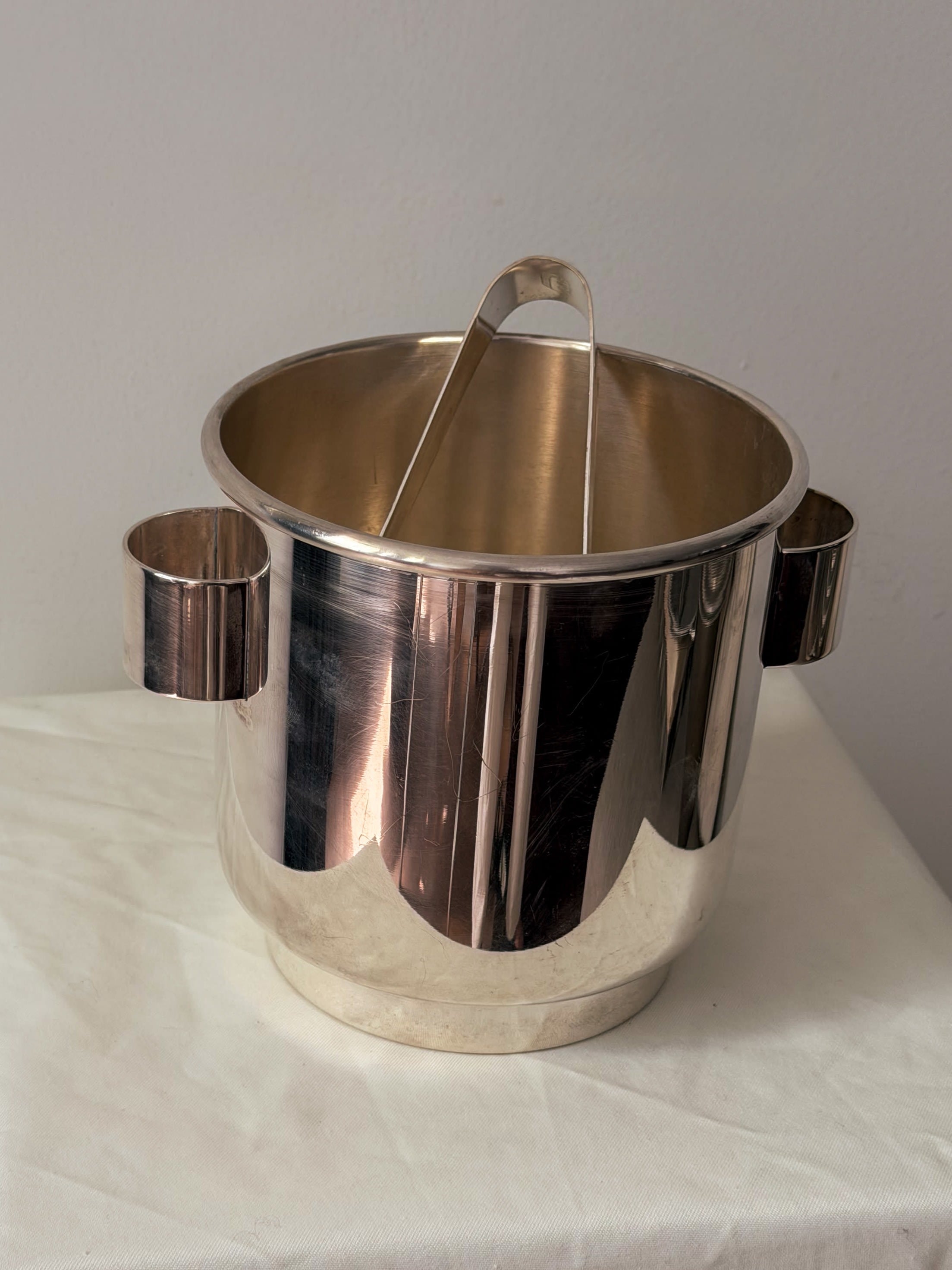 Vintage Italian silverplated ice bucket  — detail view