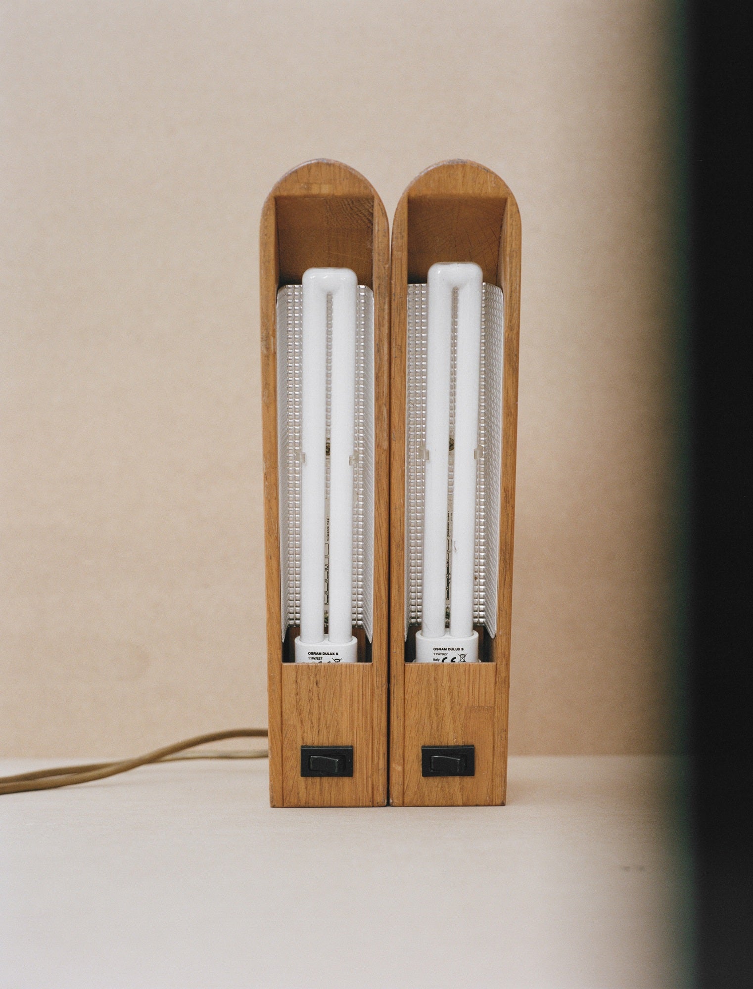 Set of 2 Vintage French Artisanal Table Lamps in Solid Oak Wood C. 1980 — back view showing wooden bases and light fixtures