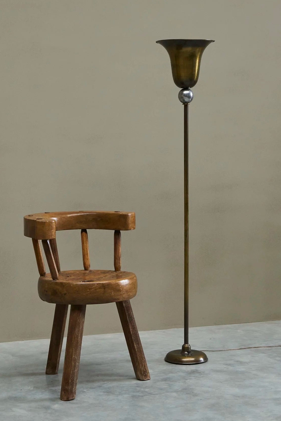 Very Elegant Art Deco Floor Lamp in Patinated Brass and Nickel Plated Brass 1930s — side angle