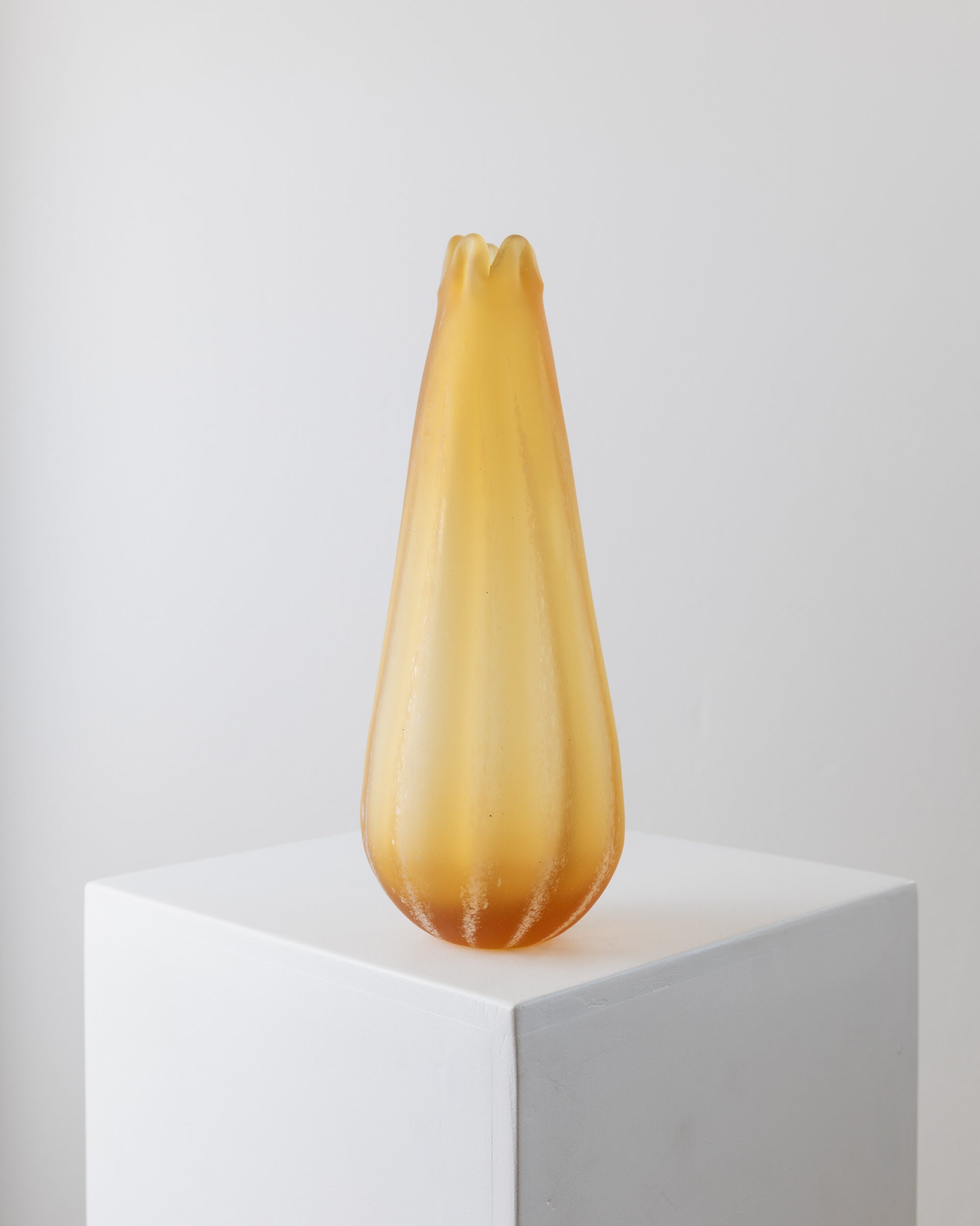 Large Murano Glass Vase - Italy 1960s — front view on white pedestal