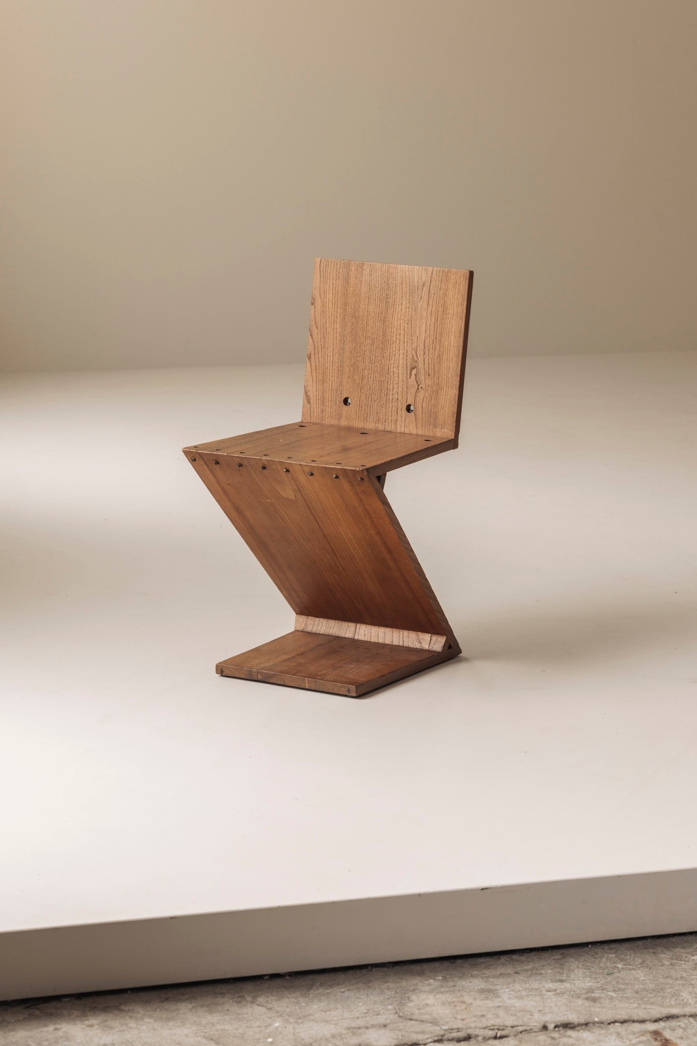 Early Zig Zag chair by Gerrit Thomas Rietveld for Gerard van de Groenekan, 1960s — detail view