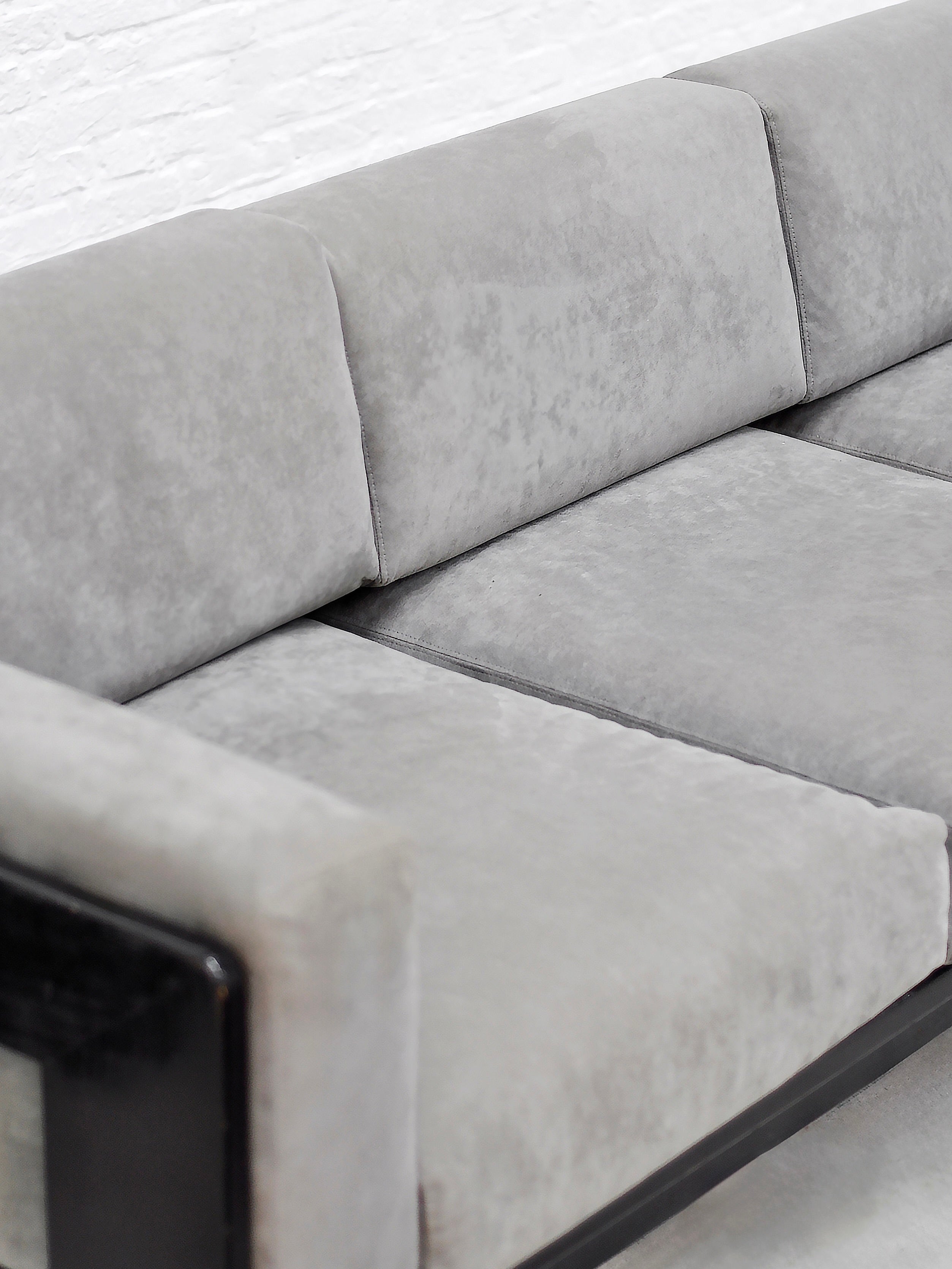 Canapé Bastiano par Tobia Scarpa pour Gavina en daim gris et bois noir, années 1960