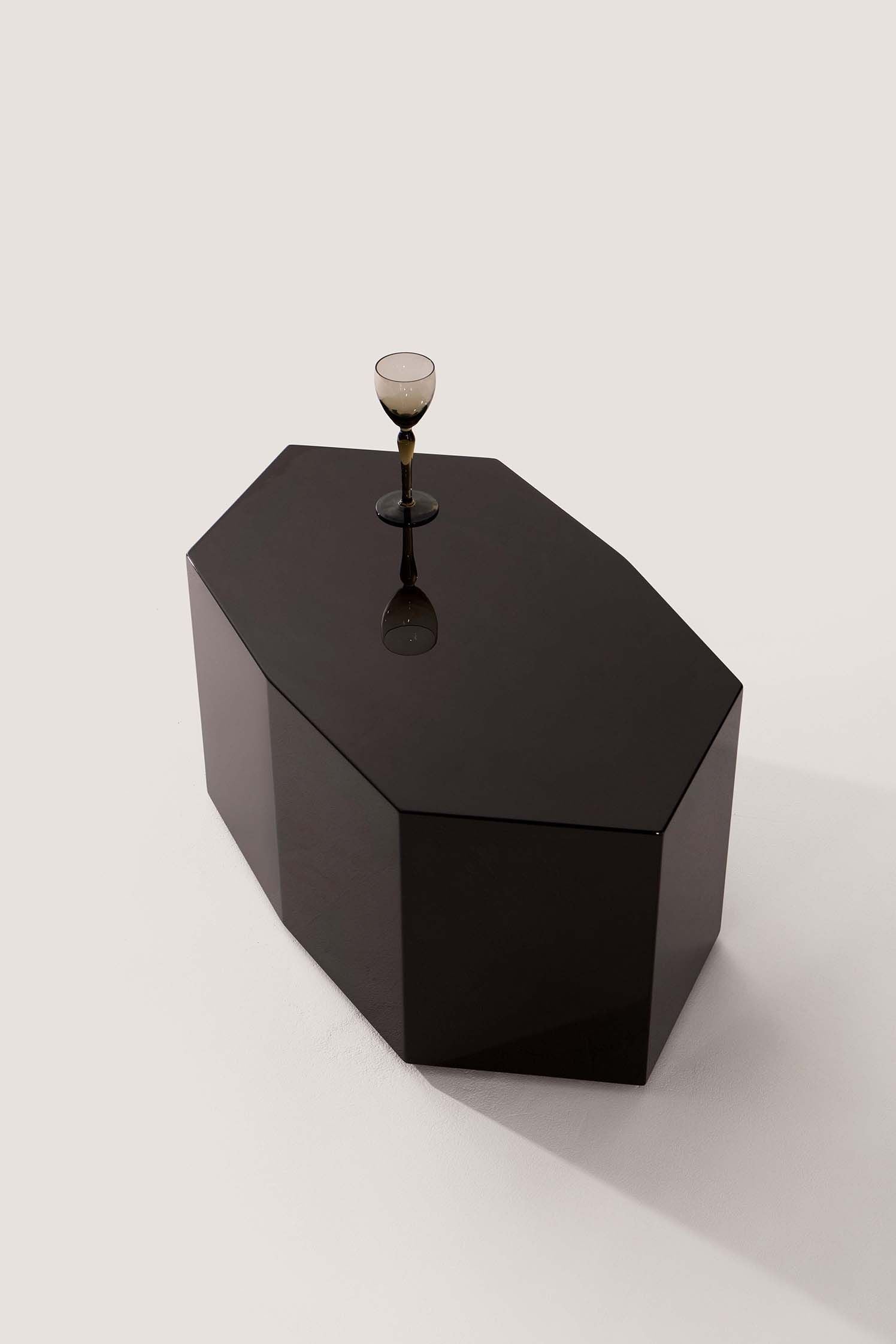 Table basse laquée 'Ame III'