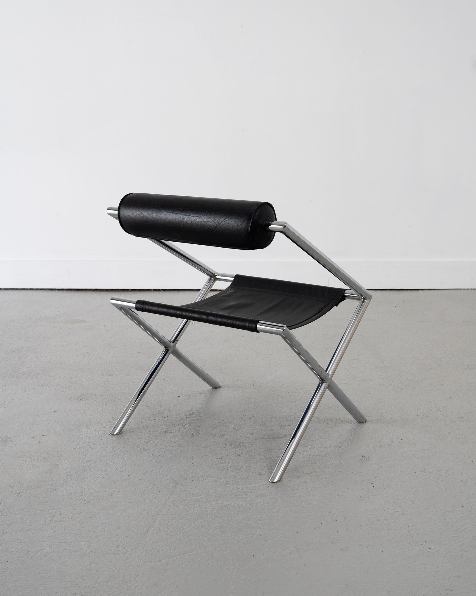 Postmodern Tubular Leather Sling Chair — detail view