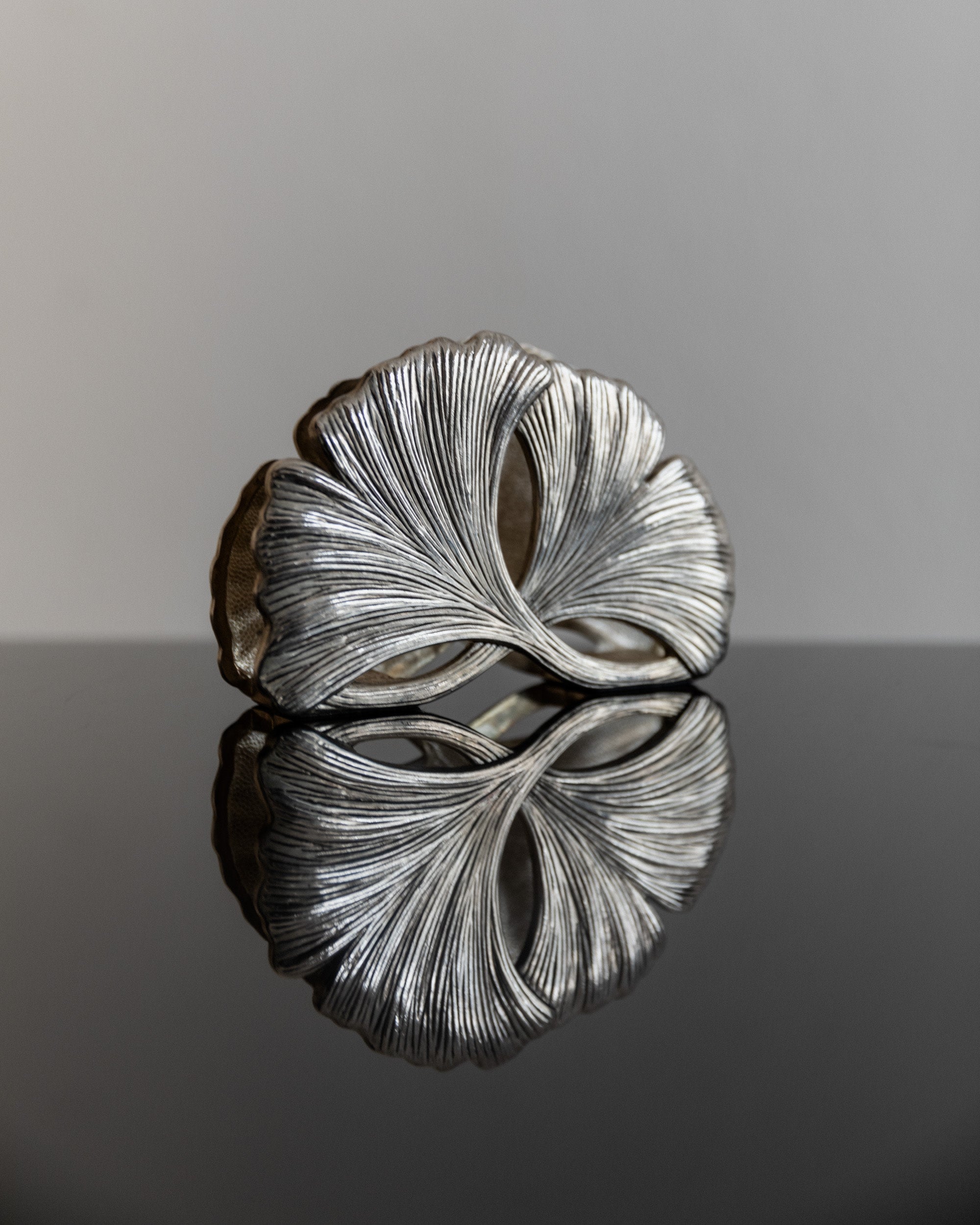 1960s silver plated shell-shaped desk holder with ribbed texture