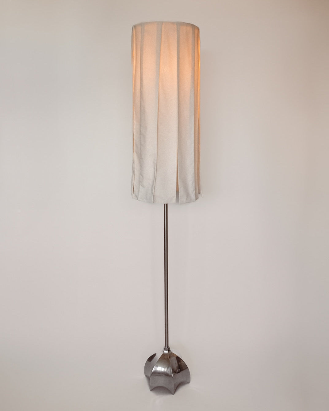 Silk Floor Lamp by Jan des Bouvrie  by septembre studios | The Oblist