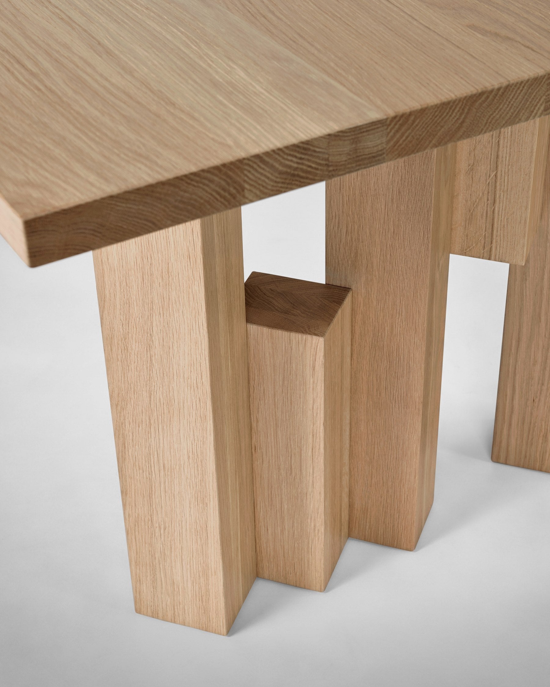 Fenestra Table