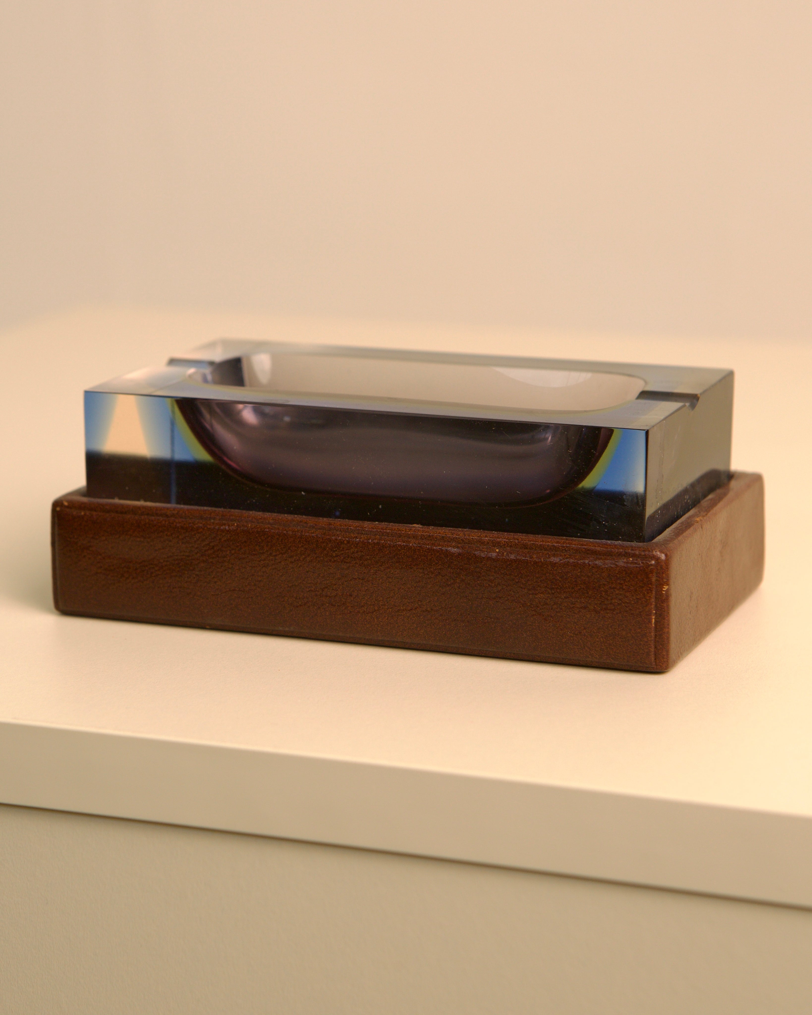 Cendrier en cuir "Bloc" par Flavio Poli pour Seguso des années 80