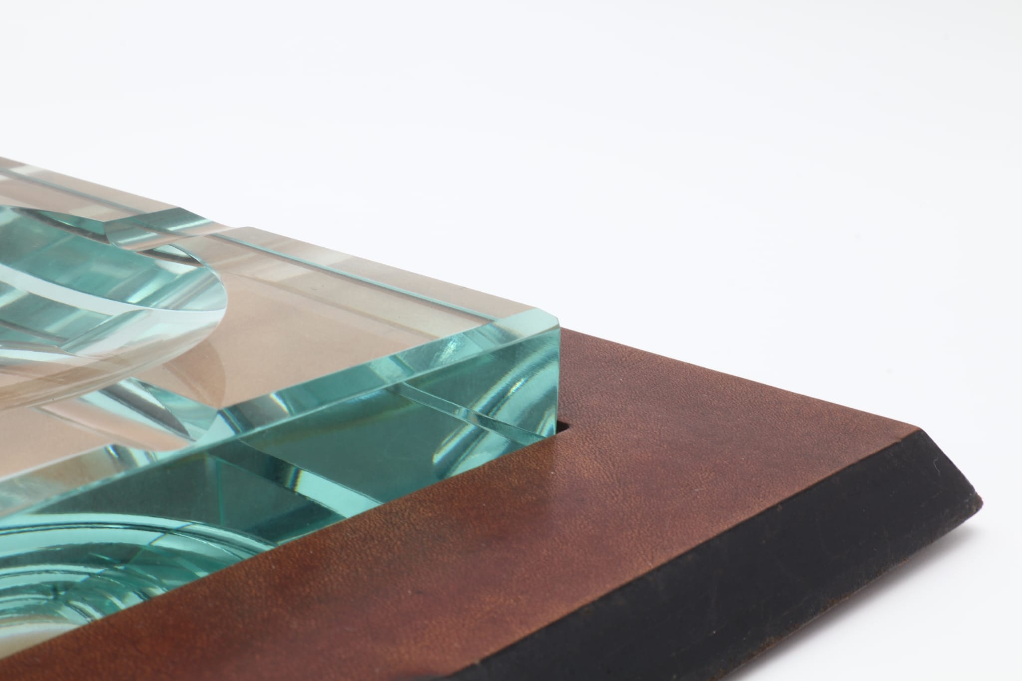 Mid-Century Modern Crystal & Leather Ashtray – Italy, 1960s/1970s — side angle