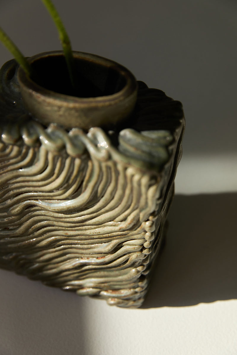 Psyché Small Abysse Irisé Ceramic vase  — detail view
