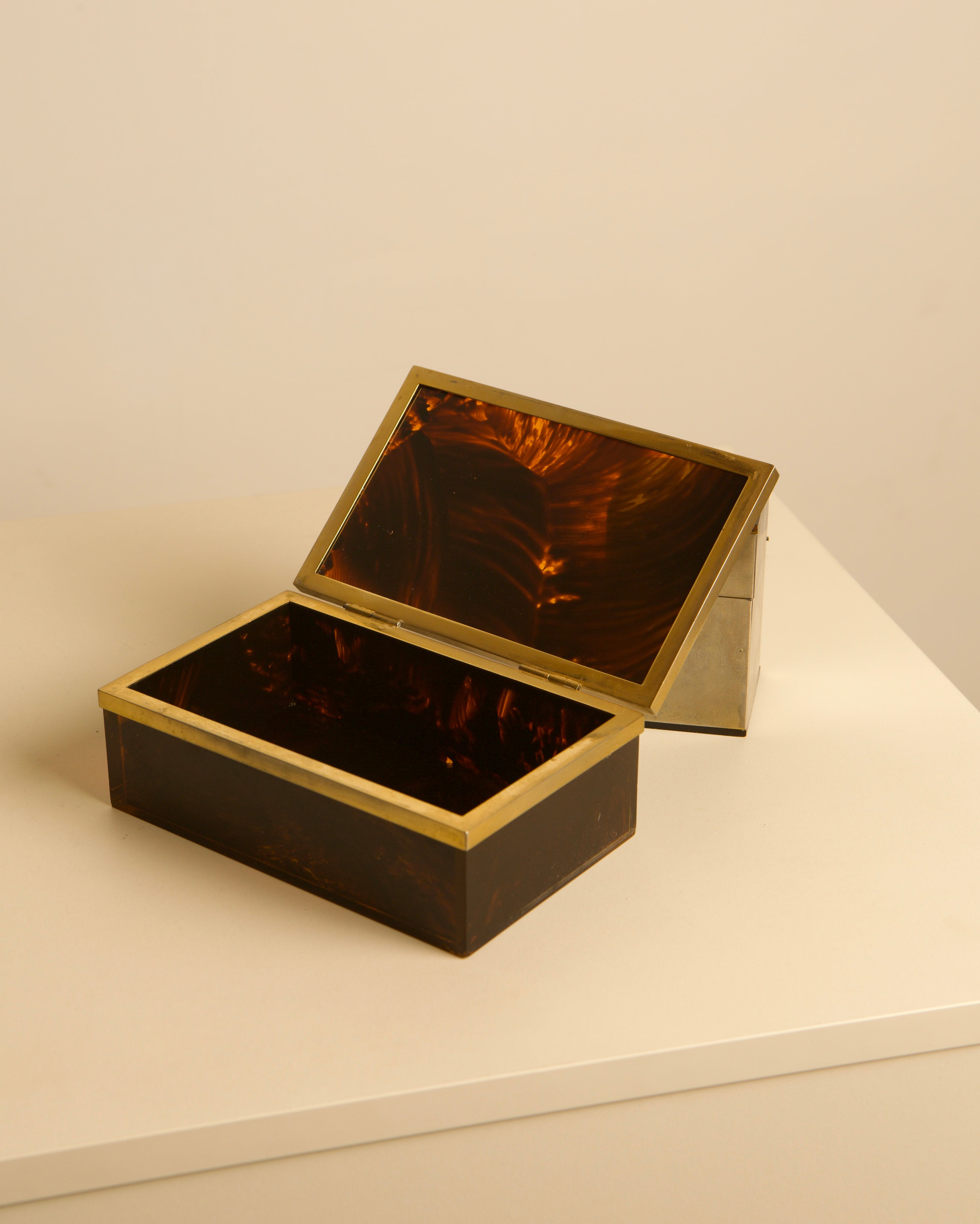 Italian Hollywood Regency box in faux tortoiseshell lacquer and brass with matching lighte — additional view