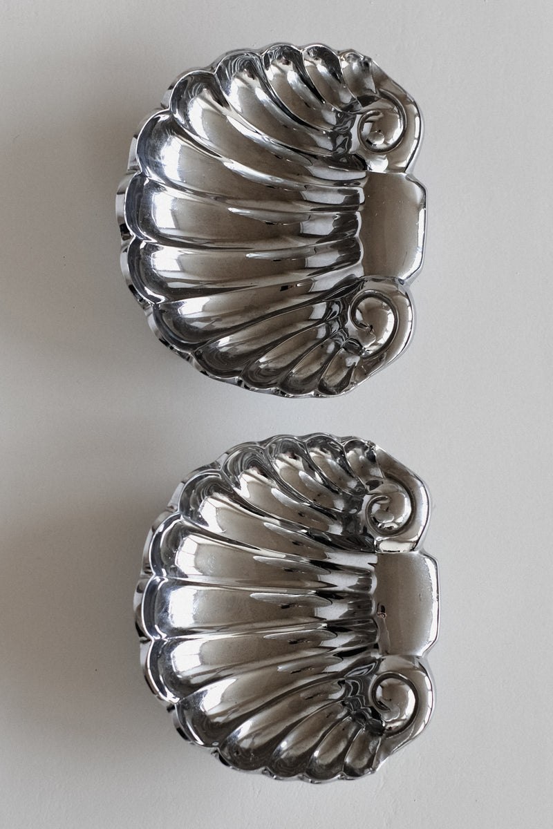 Set of 2 Shell Decorative Bowls — close-up of shiny silver finish