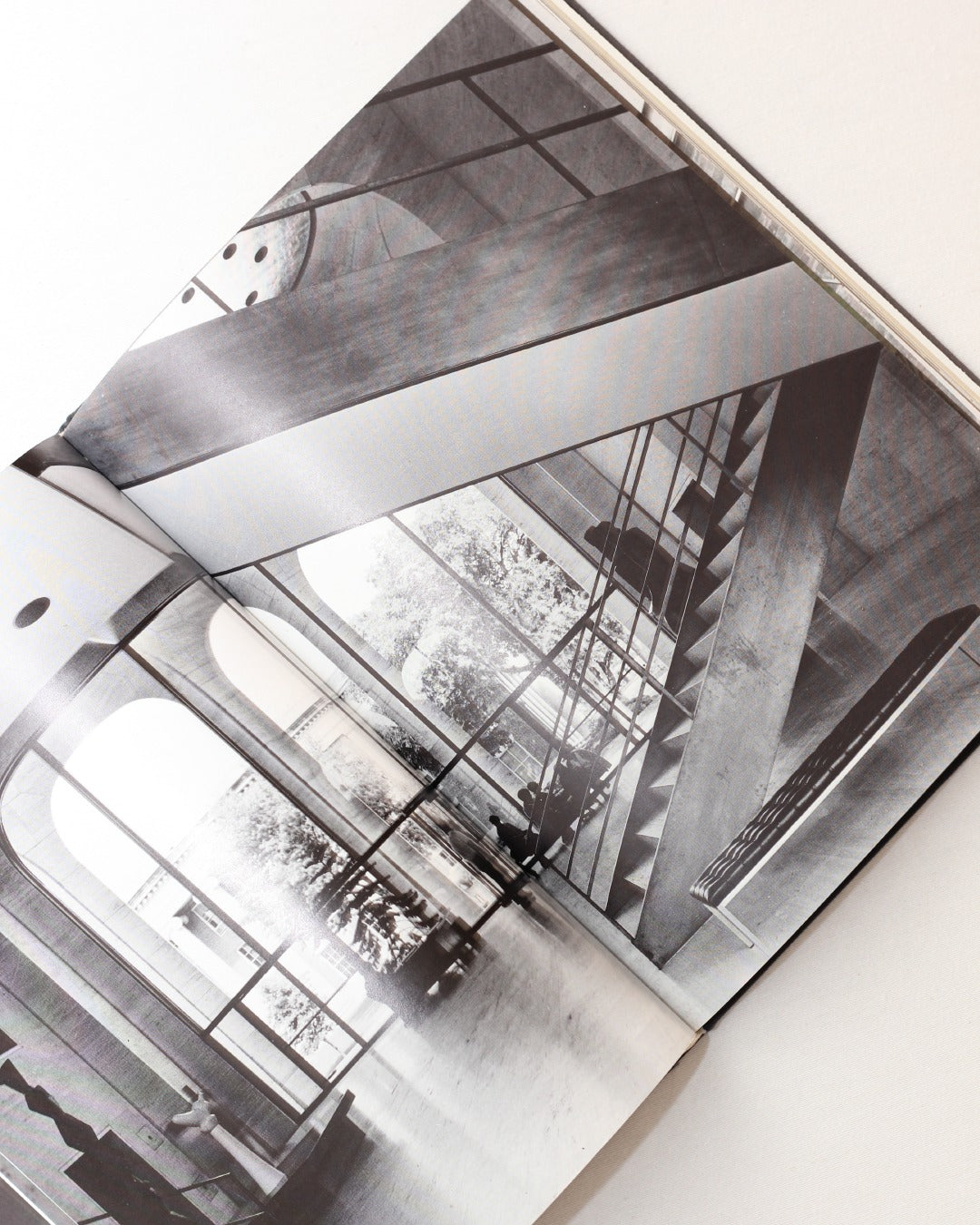Philip Johnson, Library of Contemporary Architects — lifestyle setting