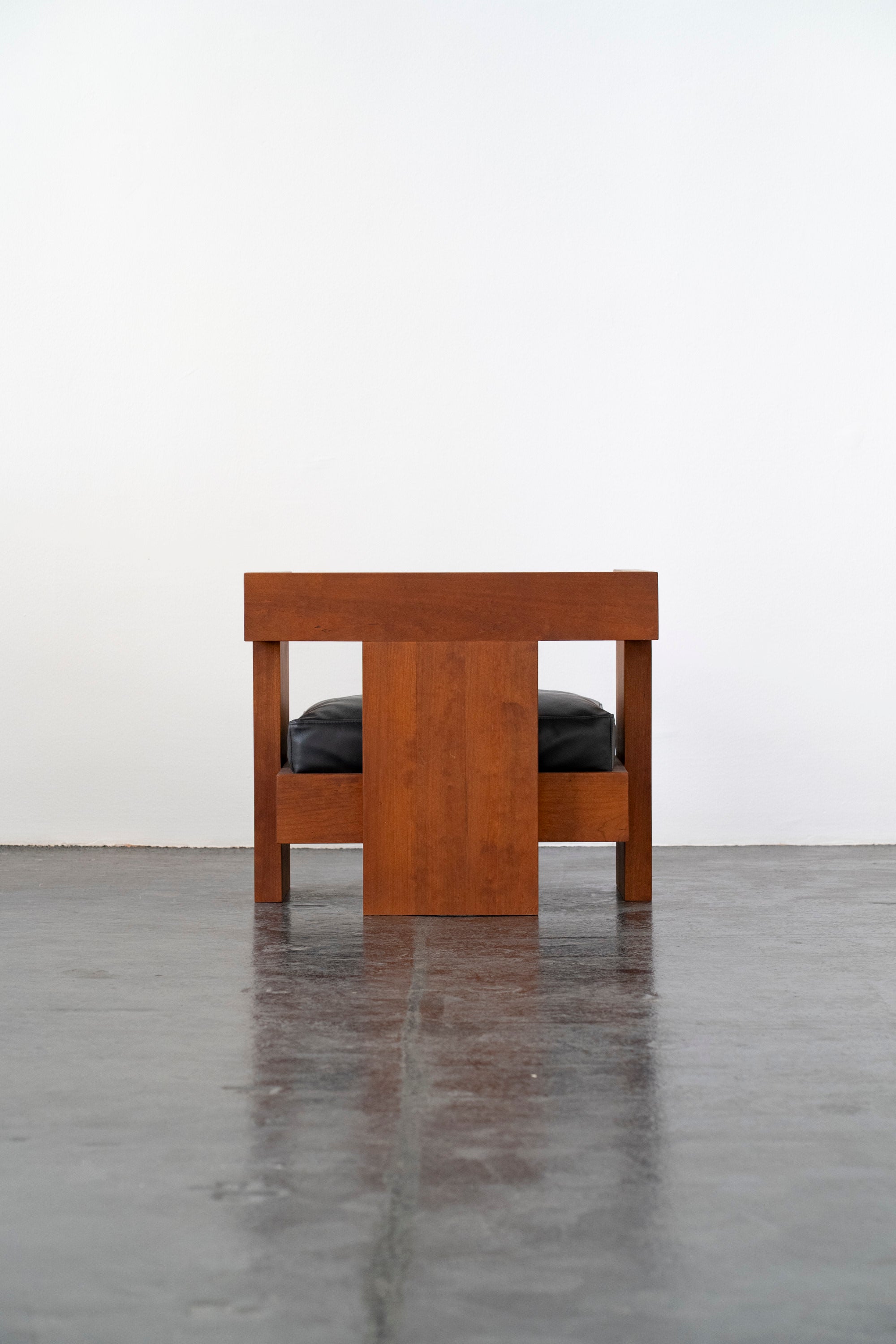 Tripod Lounge Chair | DN_S2506 — back view showing wooden frame and black cushion