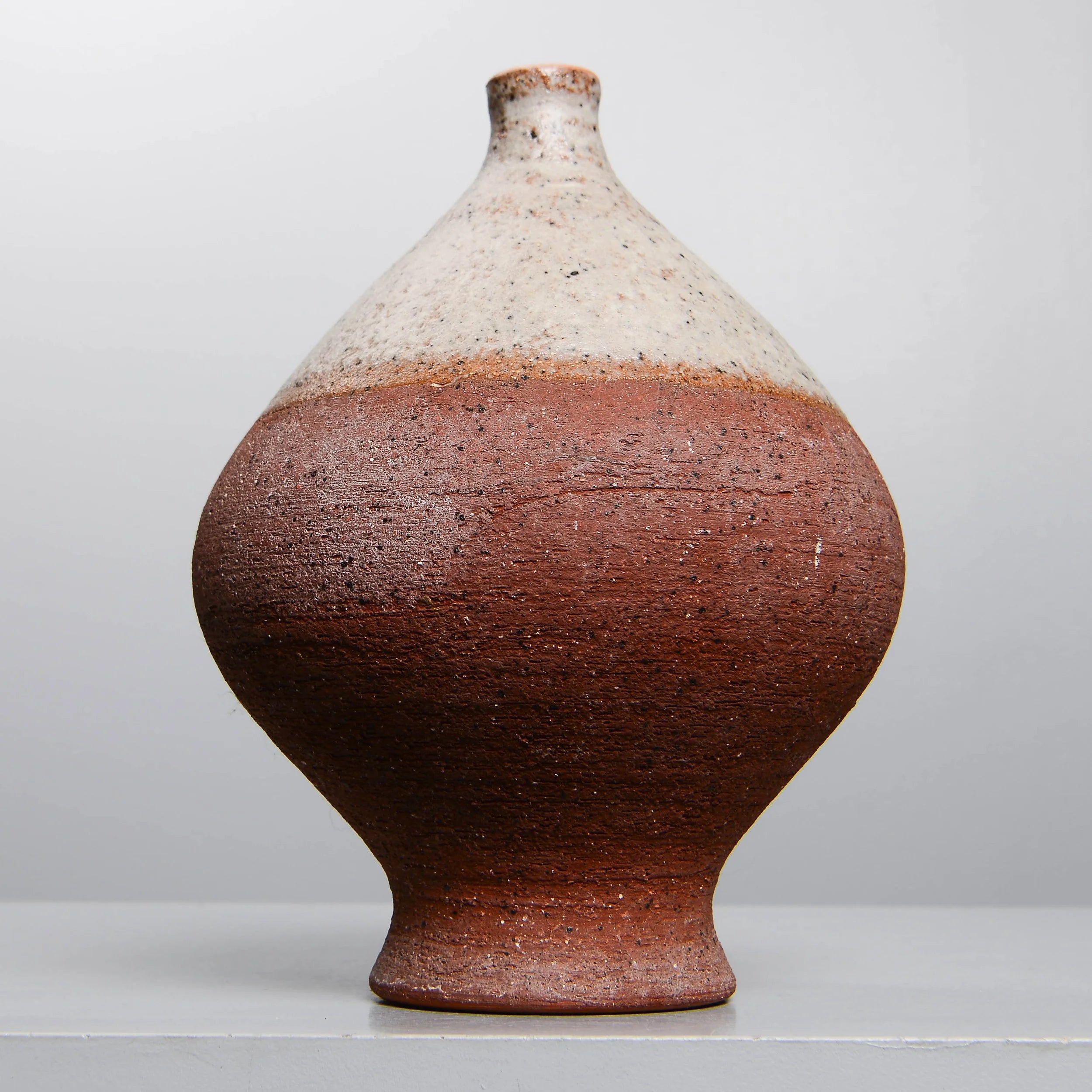 Large ceramic vase, by Thomas Hellström for Nittsjö (1960-1970) — lifestyle setting